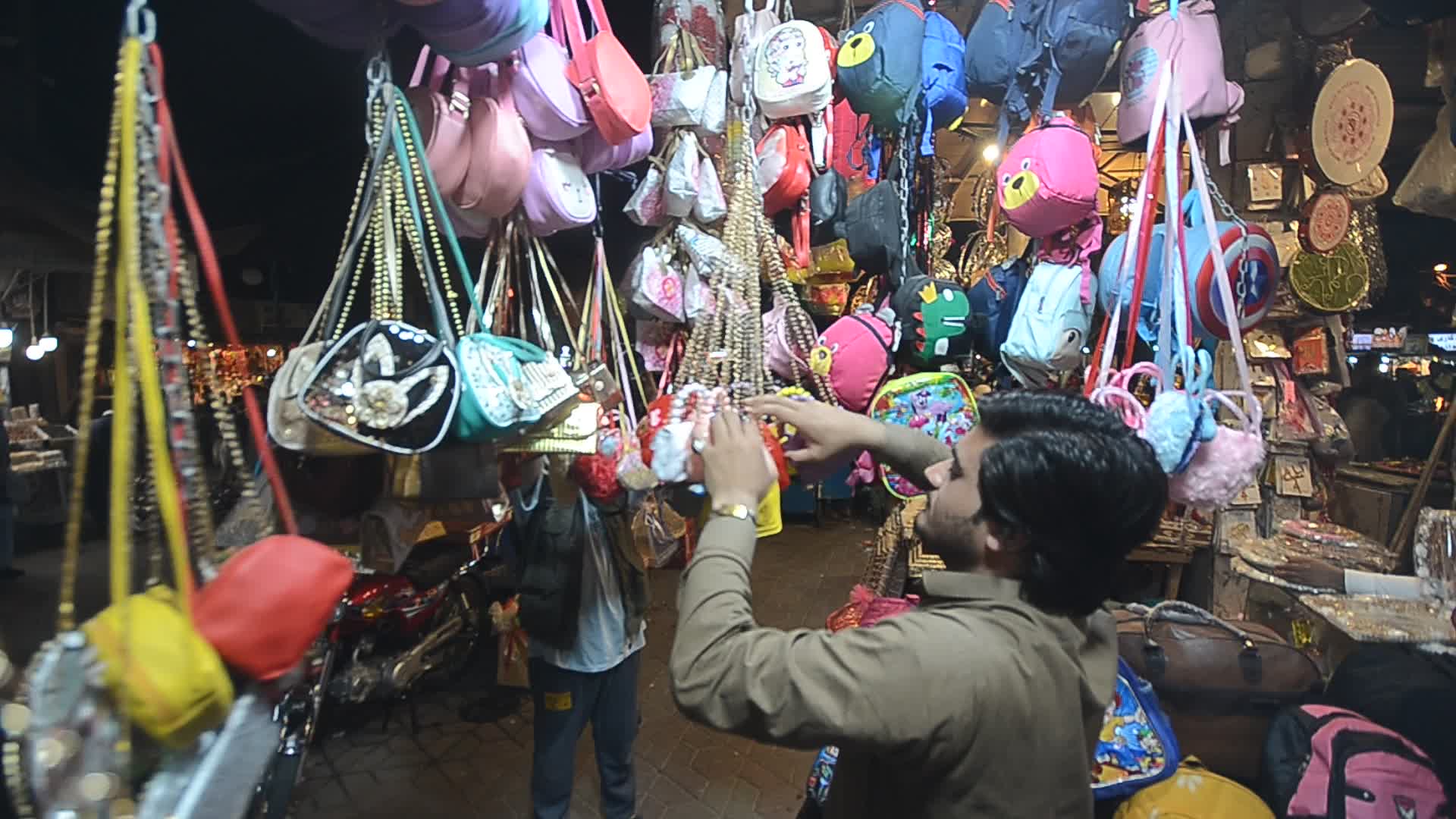Pakistani people flock to open markets for Eid al-Fitr shopping
