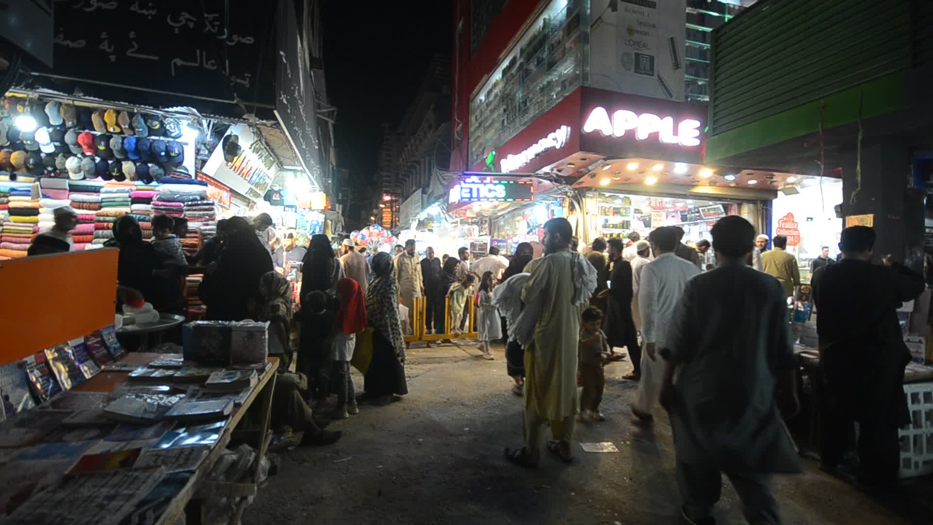 Pakistani people flock to open markets for Eid al-Fitr shopping
