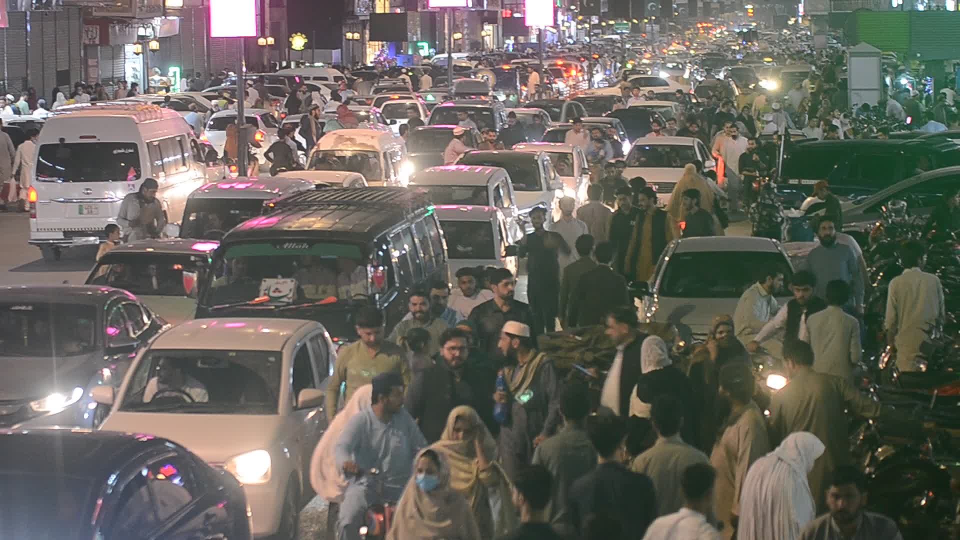 Pakistani people flock to open markets for Eid al-Fitr shopping
