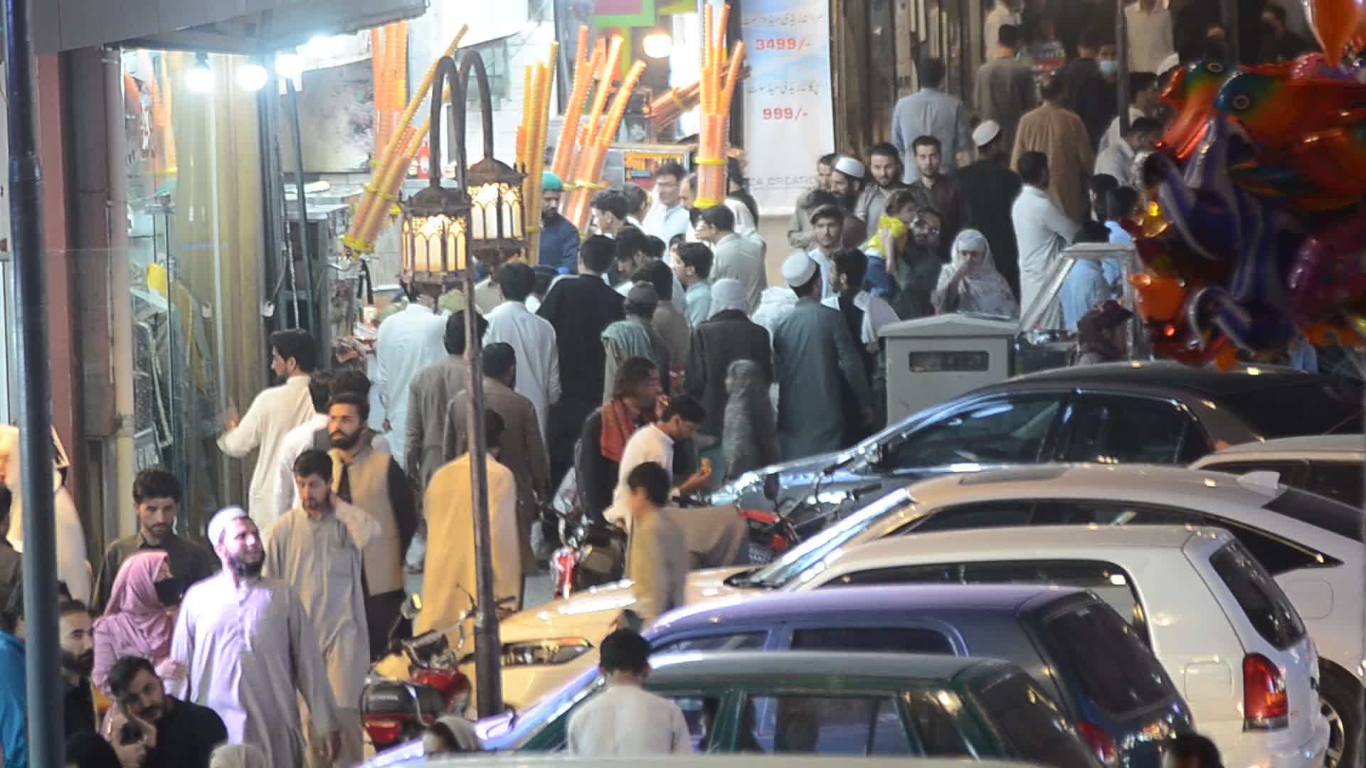 Pakistani people flock to open markets for Eid al-Fitr shopping
