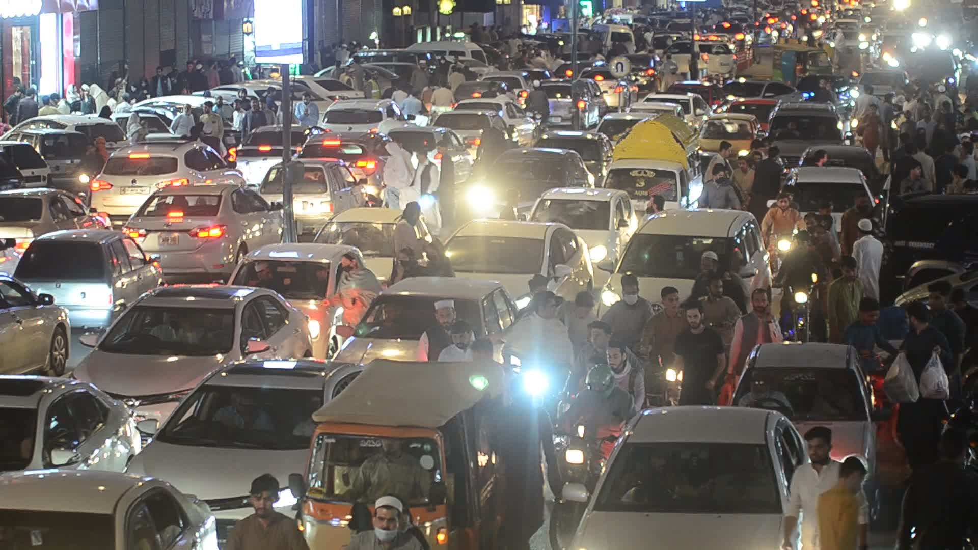 Pakistani people flock to open markets for Eid al-Fitr shopping
