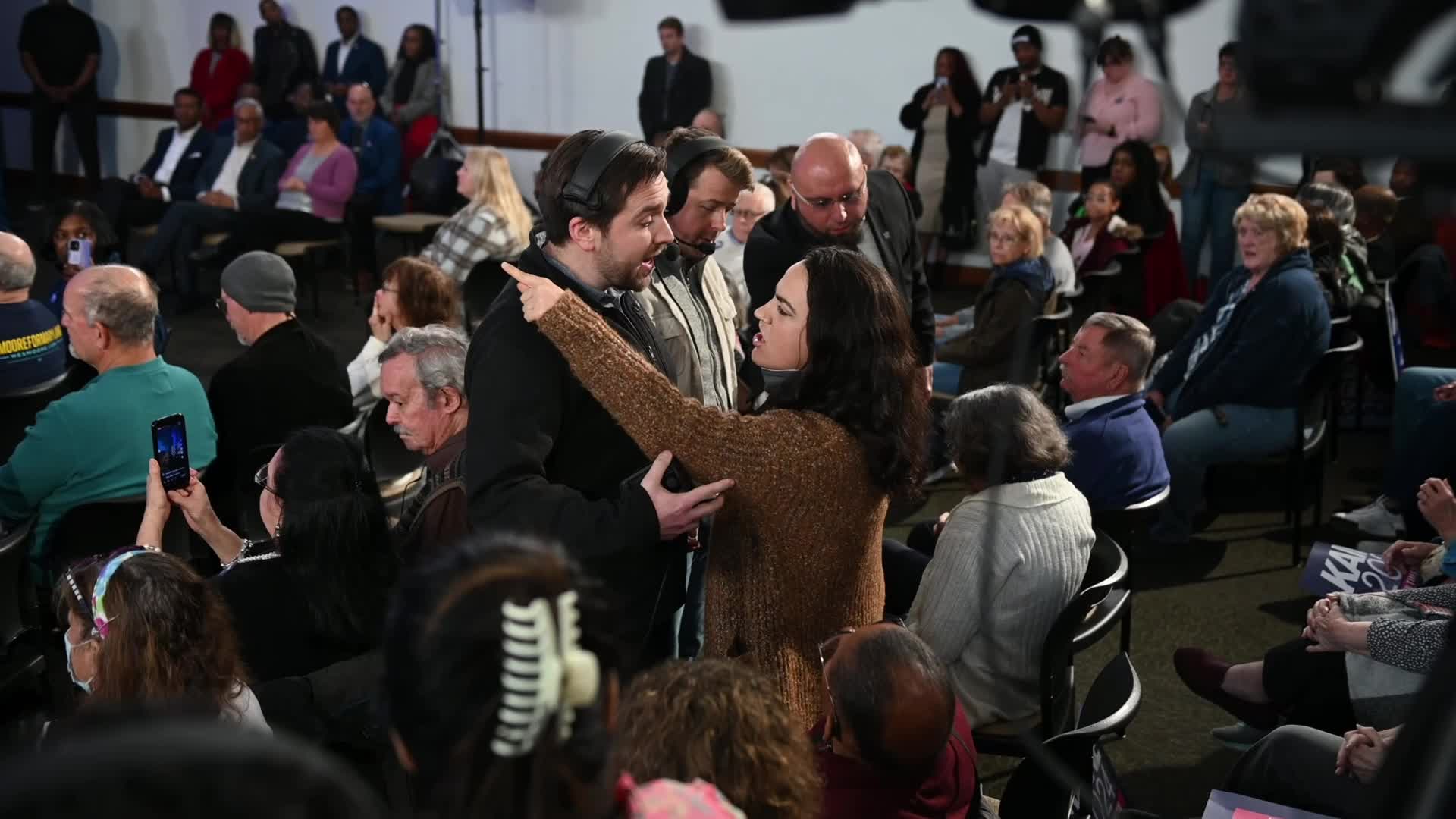 Pro-Gaza-Ceasefire Protesters Interrupt Senator Tim Kaine at Norfolk Campaign Stop 