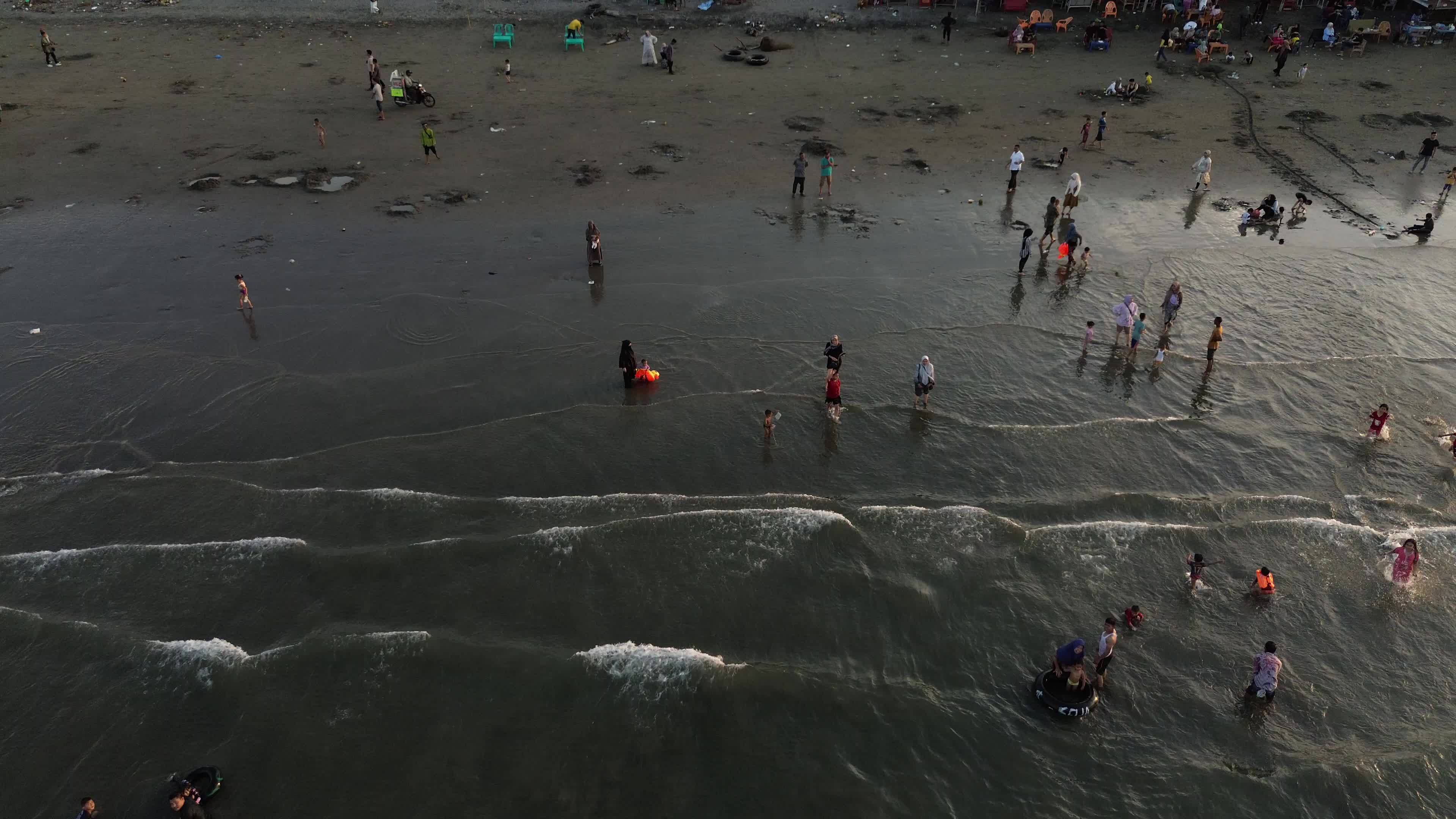 Eid Al-Fitr Holidays on the Beach in Aceh