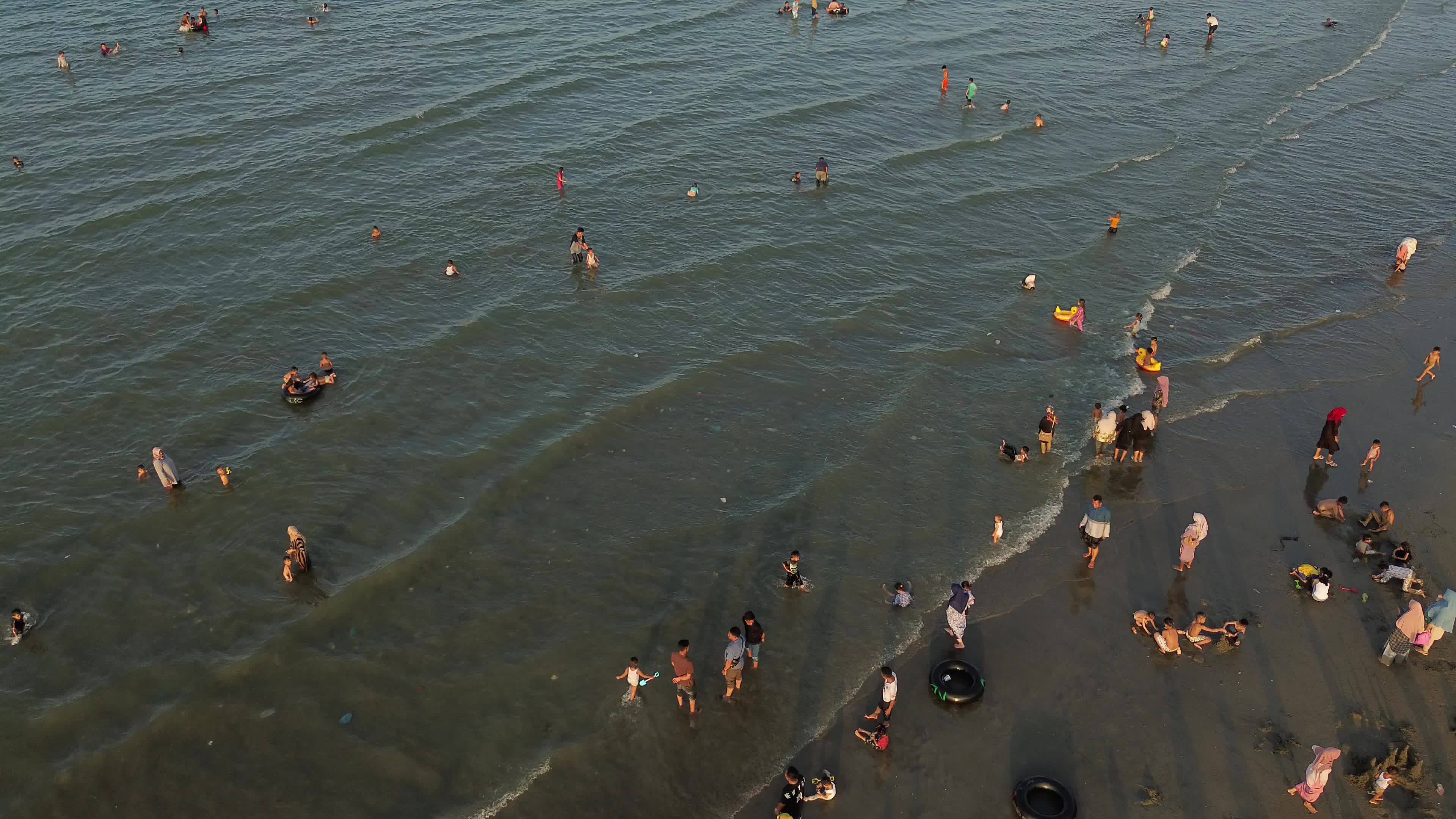 Eid Al-Fitr Holidays on the Beach in Aceh