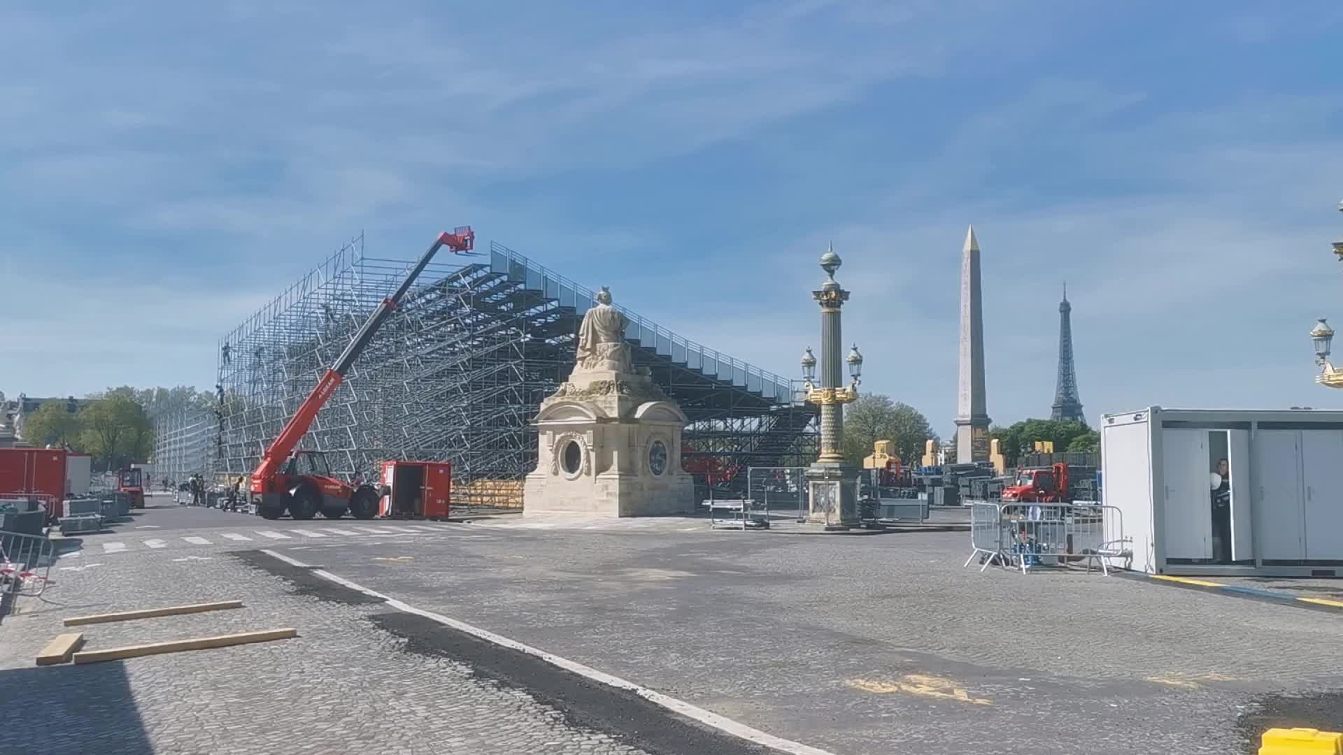 Workers preparing the olympic games in Paris