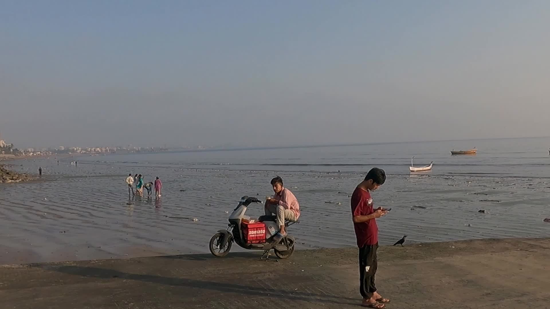 Zomato Delivery Boy In Mumbai 