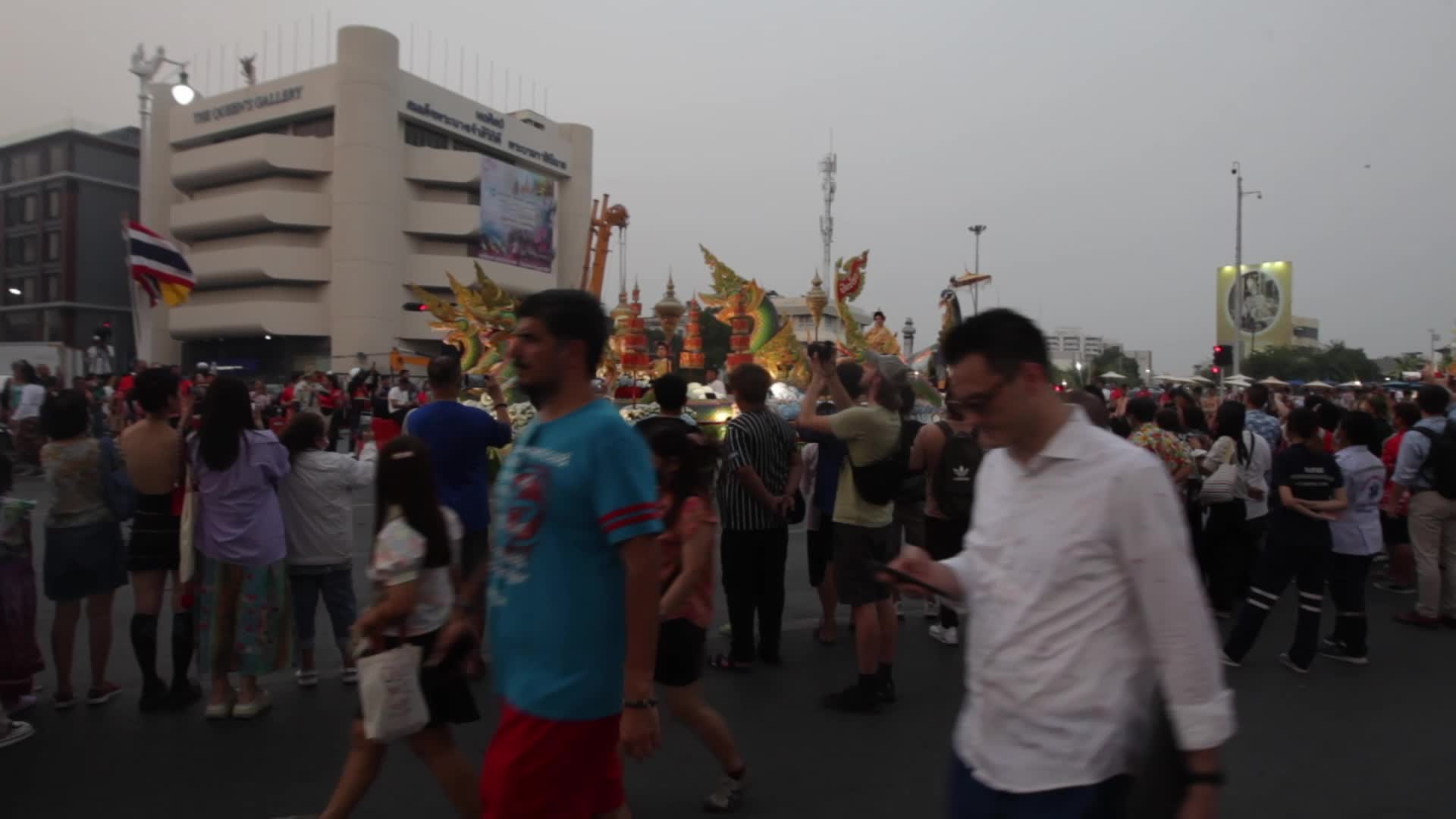 Parade to promote of Thai Songkran Water Festival