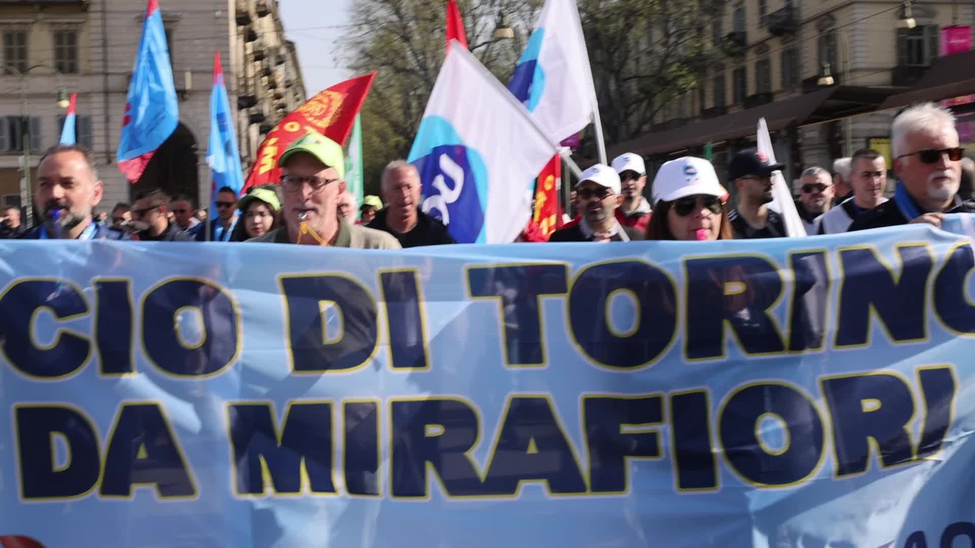 Protest of automotive workers to ask for the relaunch of the car in Italy