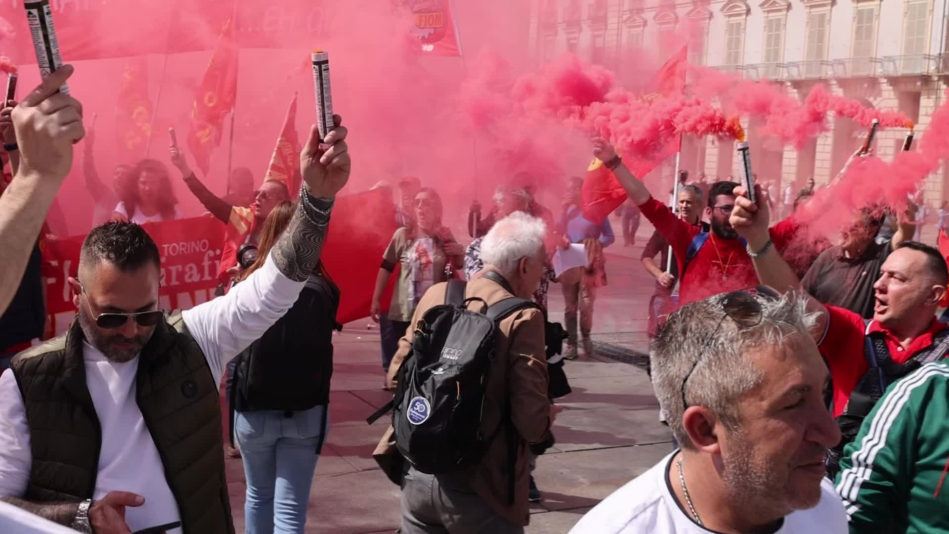 Protest of automotive workers to ask for the relaunch of the car in Italy
