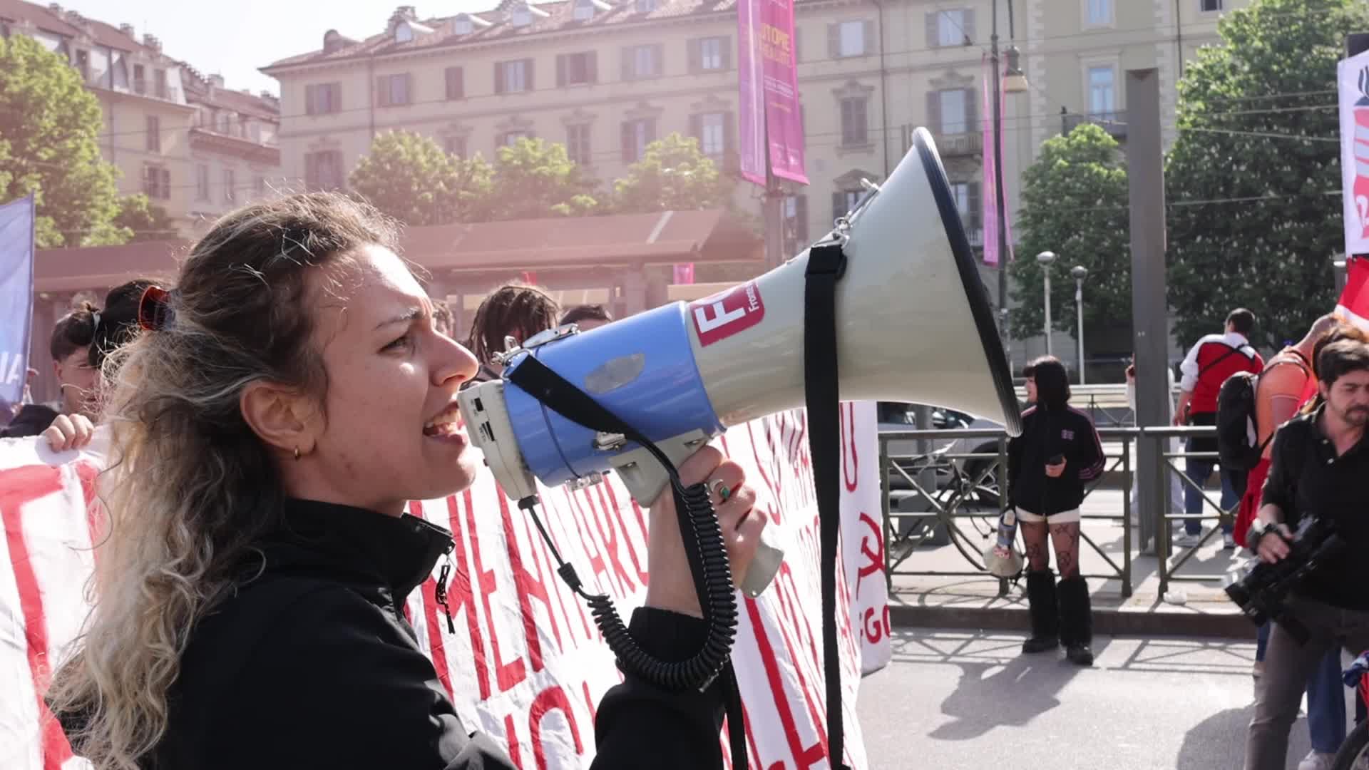 Protest of automotive workers to ask for the relaunch of the car in Italy