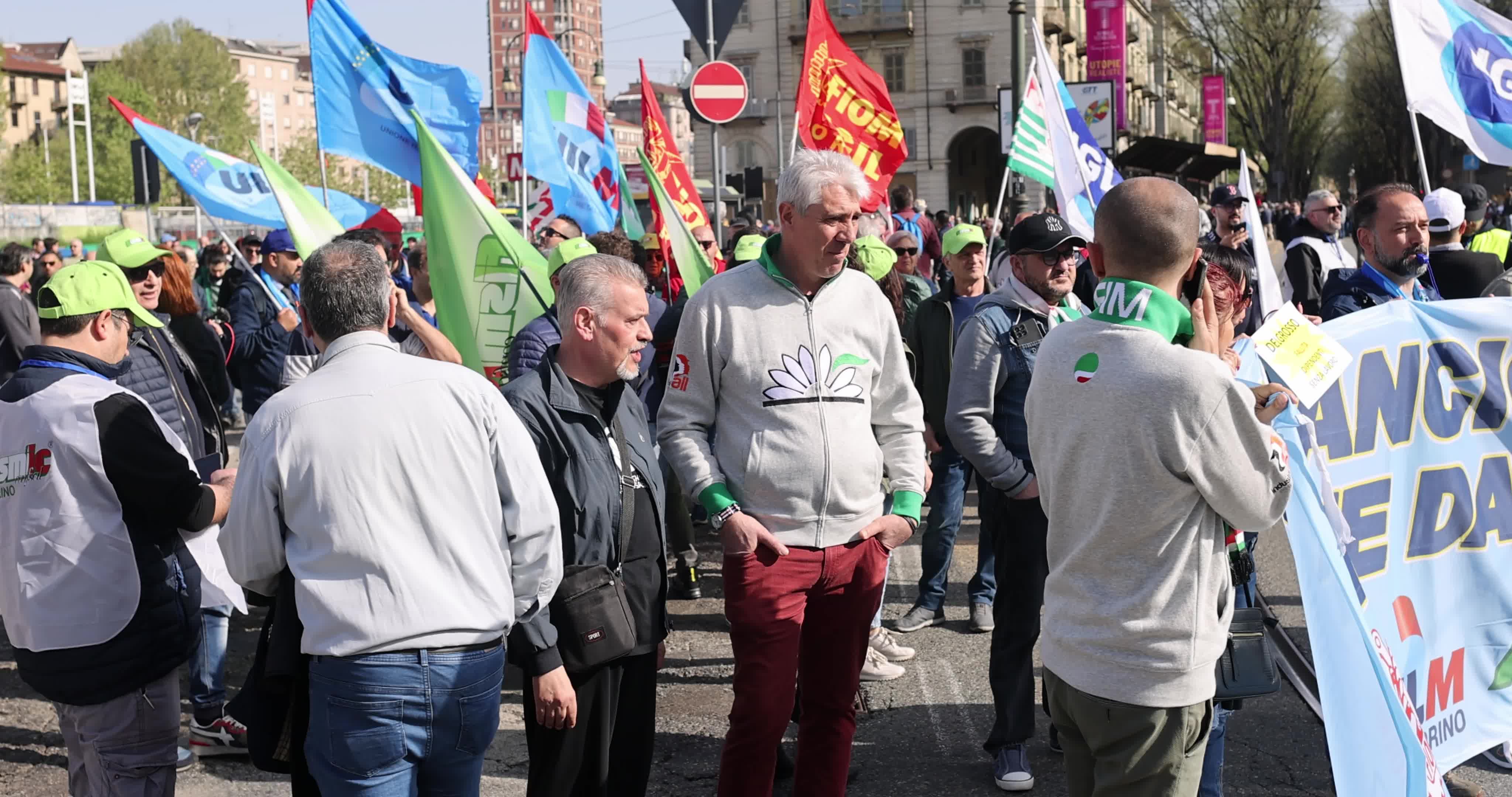 Protest of automotive workers to ask for the relaunch of the car in Italy