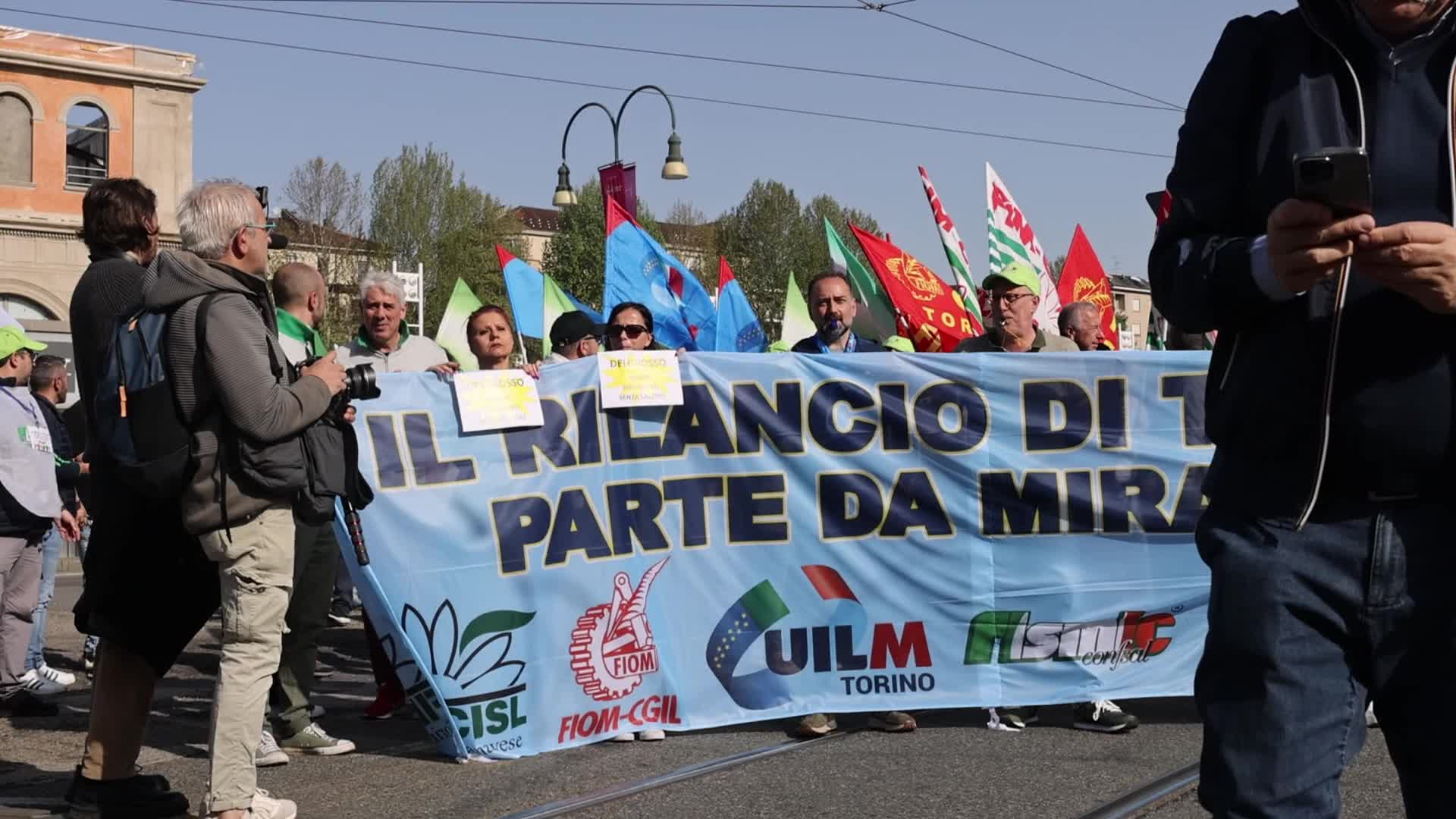 Protest of automotive workers to ask for the relaunch of the car in Italy