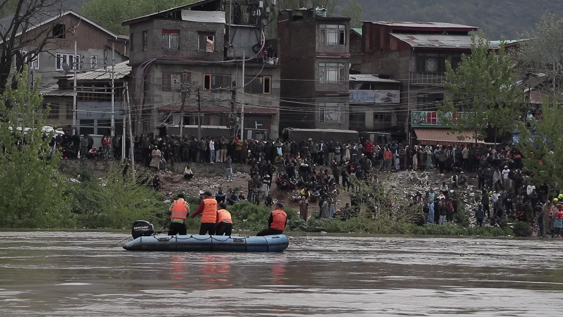 6 Dead as Schoolchildren's Boat Capsizes in Jhelum in Kashmir