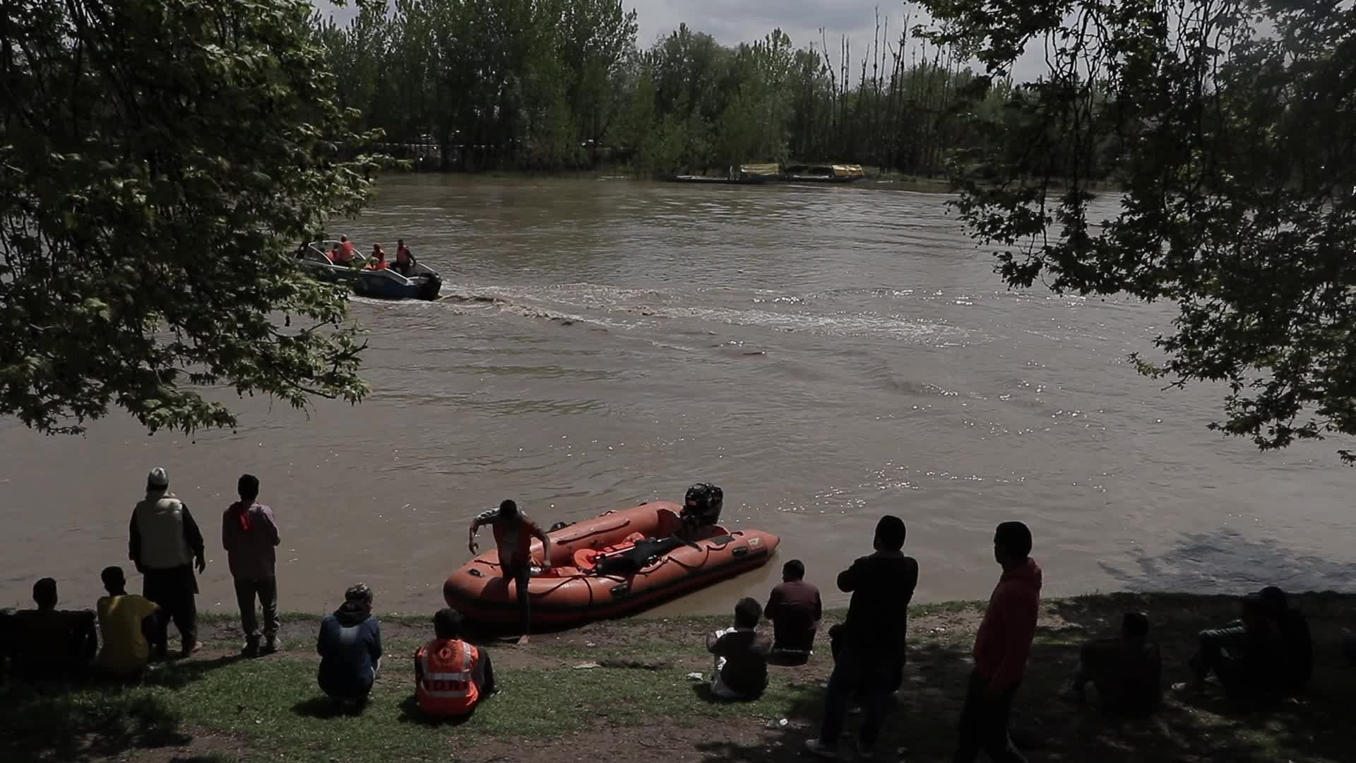 6 Dead as Schoolchildren's Boat Capsizes in Jhelum in Kashmir
