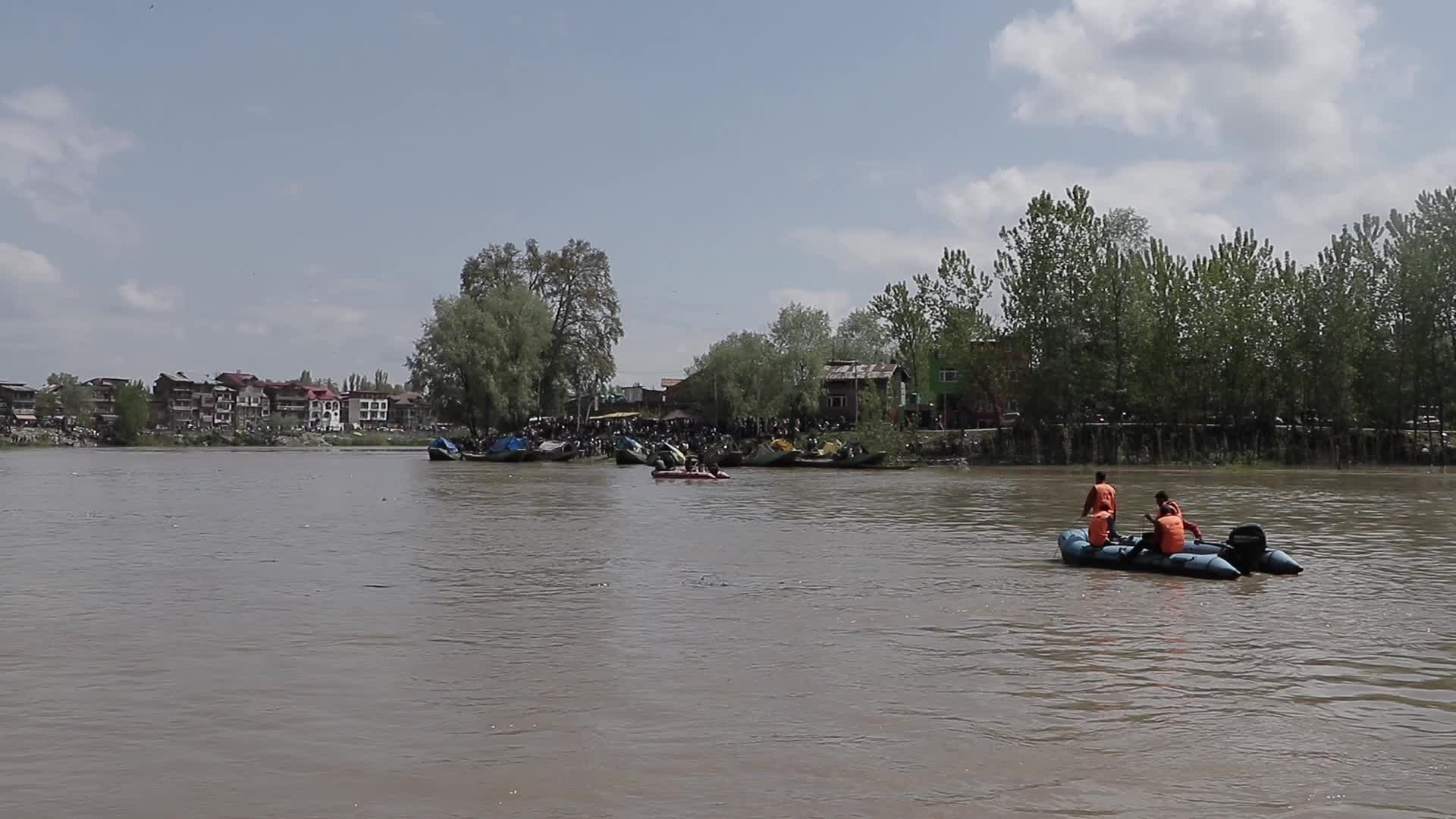 6 Dead as Schoolchildren's Boat Capsizes in Jhelum in Kashmir