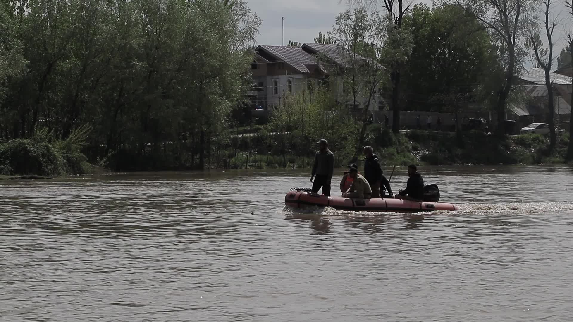 6 Dead as Schoolchildren's Boat Capsizes in Jhelum in Kashmir