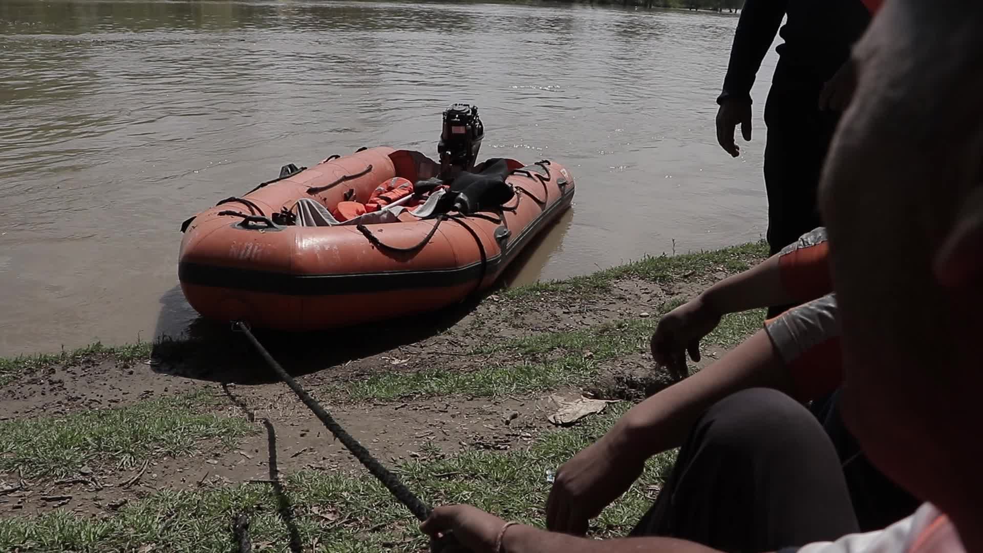 6 Dead as Schoolchildren's Boat Capsizes in Jhelum in Kashmir
