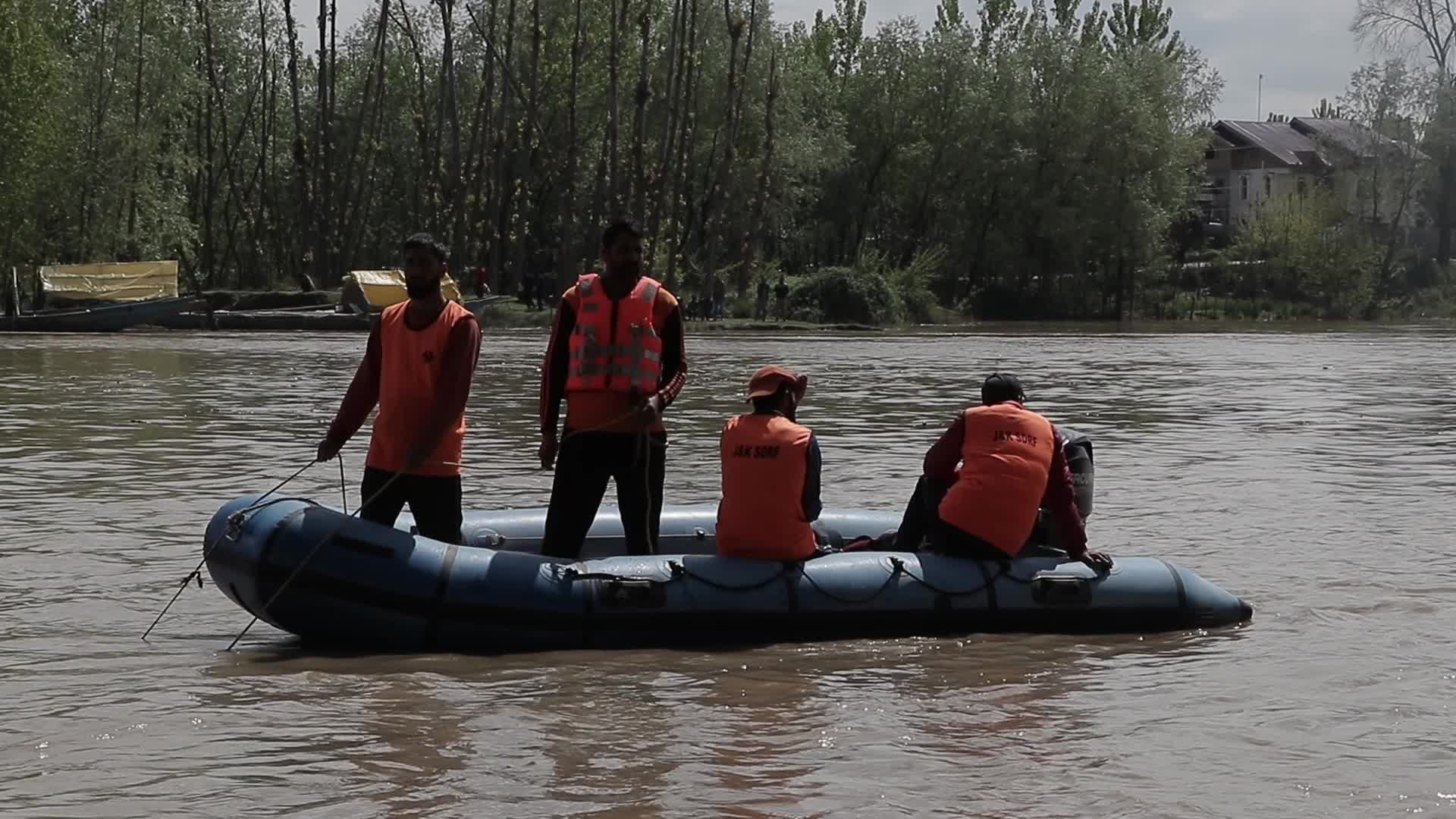 6 Dead as Schoolchildren's Boat Capsizes in Jhelum in Kashmir