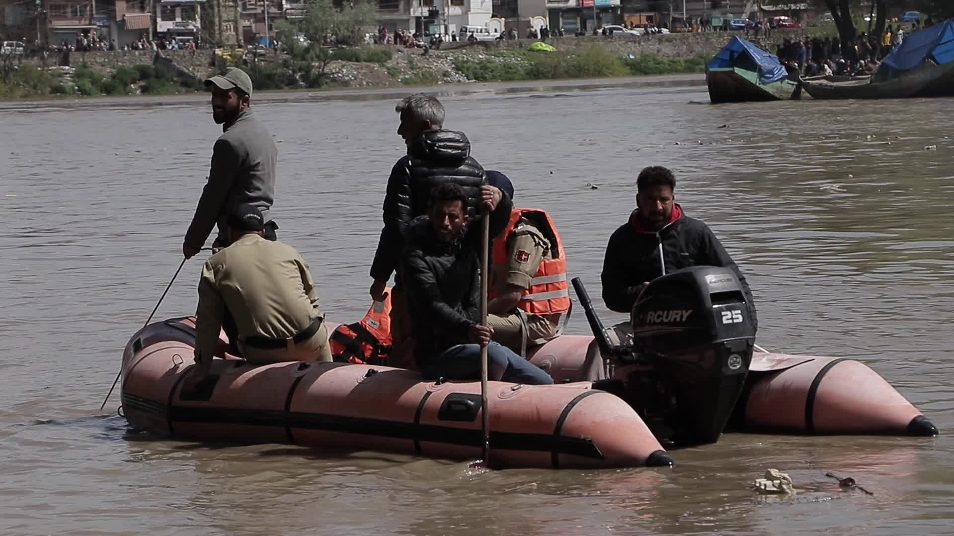 6 Dead as Schoolchildren's Boat Capsizes in Jhelum in Kashmir