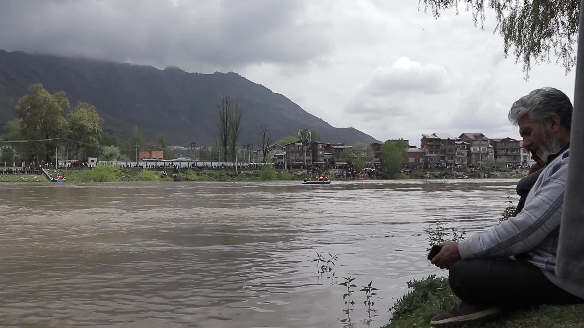 6 Dead as Schoolchildren's Boat Capsizes in Jhelum in Kashmir