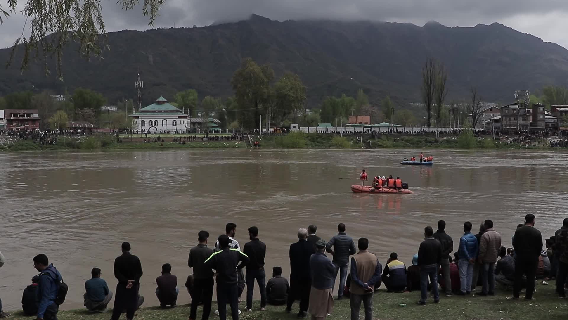 6 Dead as Schoolchildren's Boat Capsizes in Jhelum in Kashmir