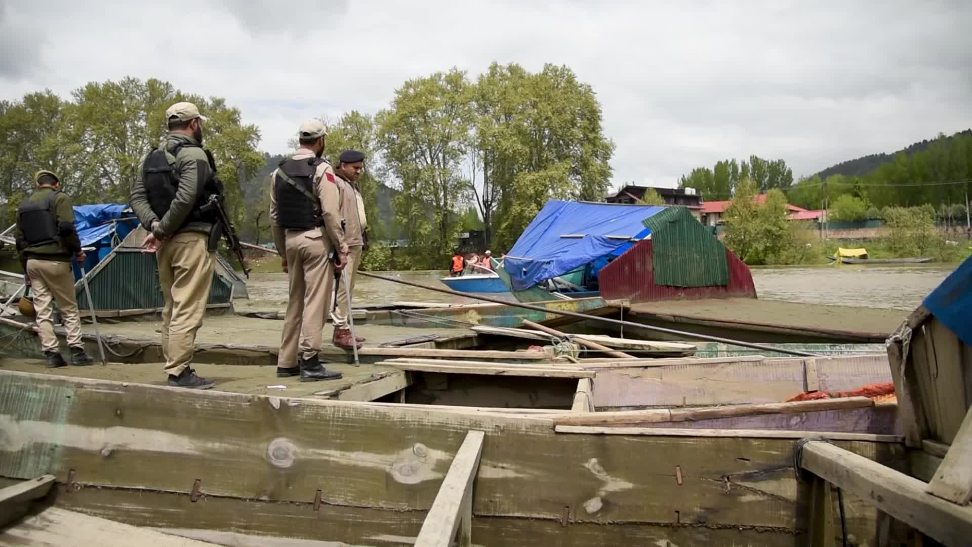 Six dead, three missing after boat capsized in Jhelum River, India