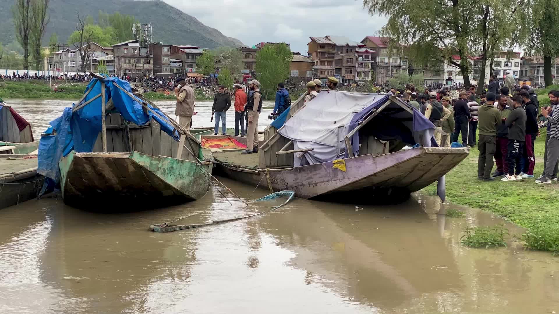 Six dead, three missing after boat capsized in Jhelum River, India