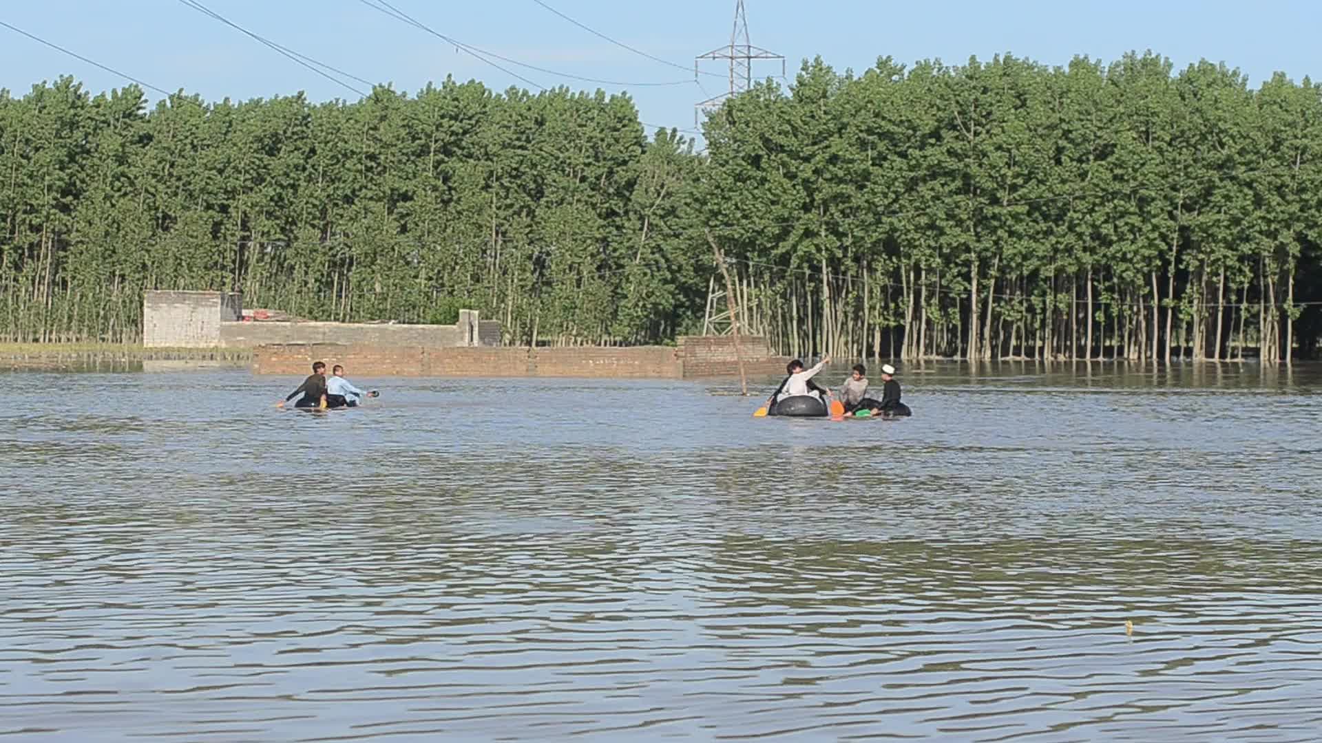 Heavy rains and floods kill dozens in Pakistan's southwest 