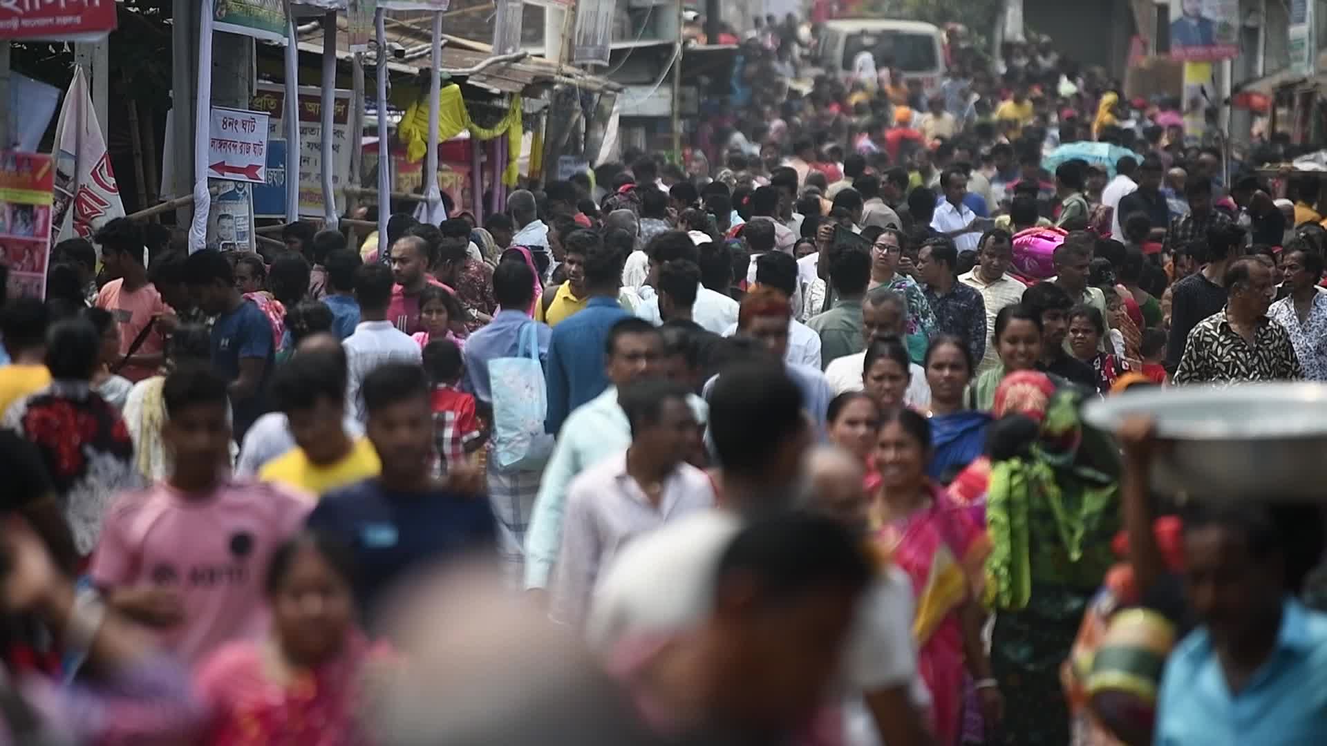 Hindu Pilgrims Take Holy Bath At Langalbandh