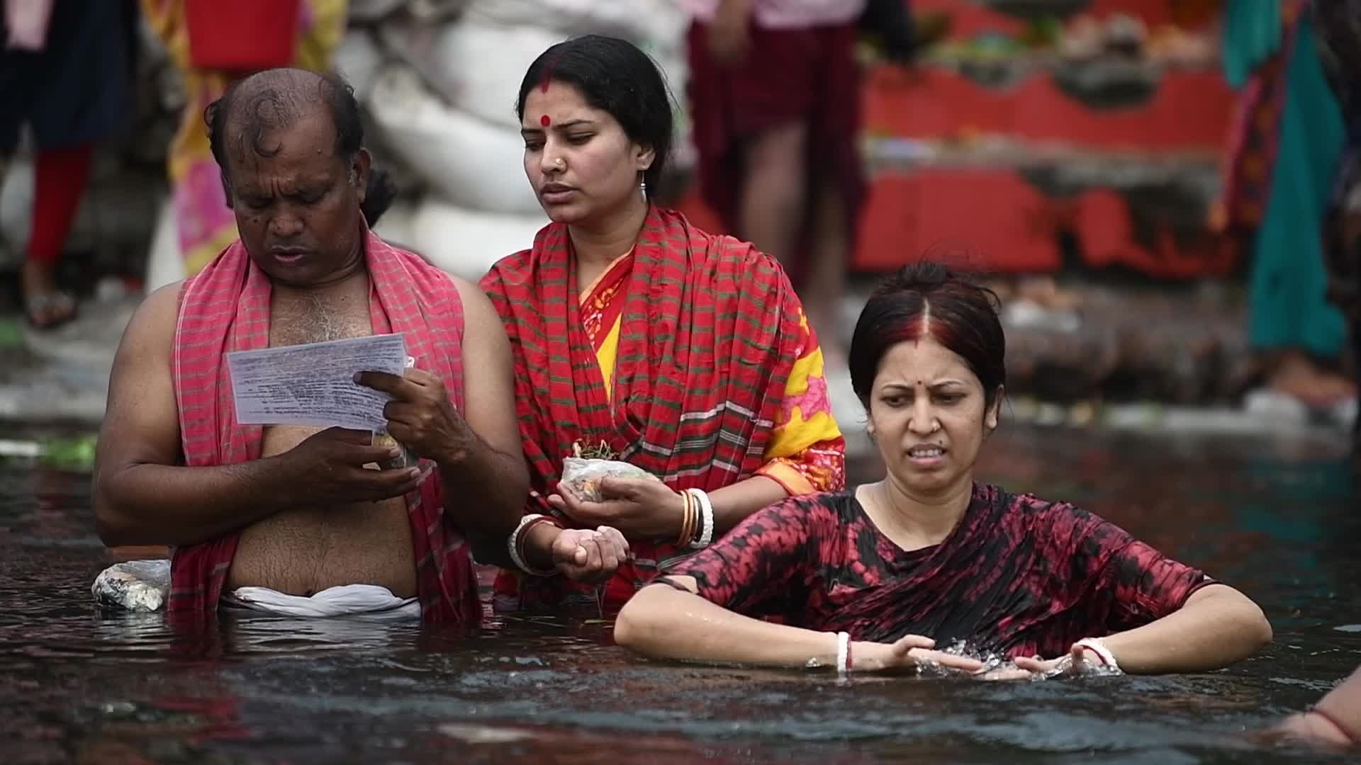 Hindu Pilgrims Take Holy Bath At Langalbandh