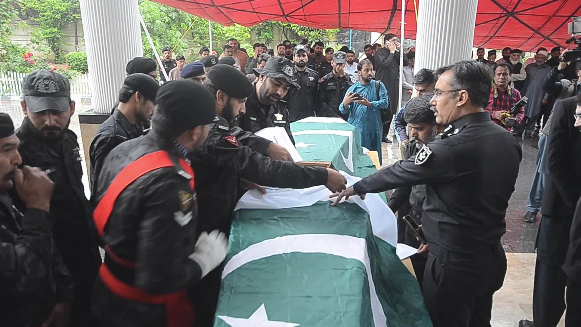 7 Including 5 Customs Officials Dead in Attack in Dera Ismail Khan