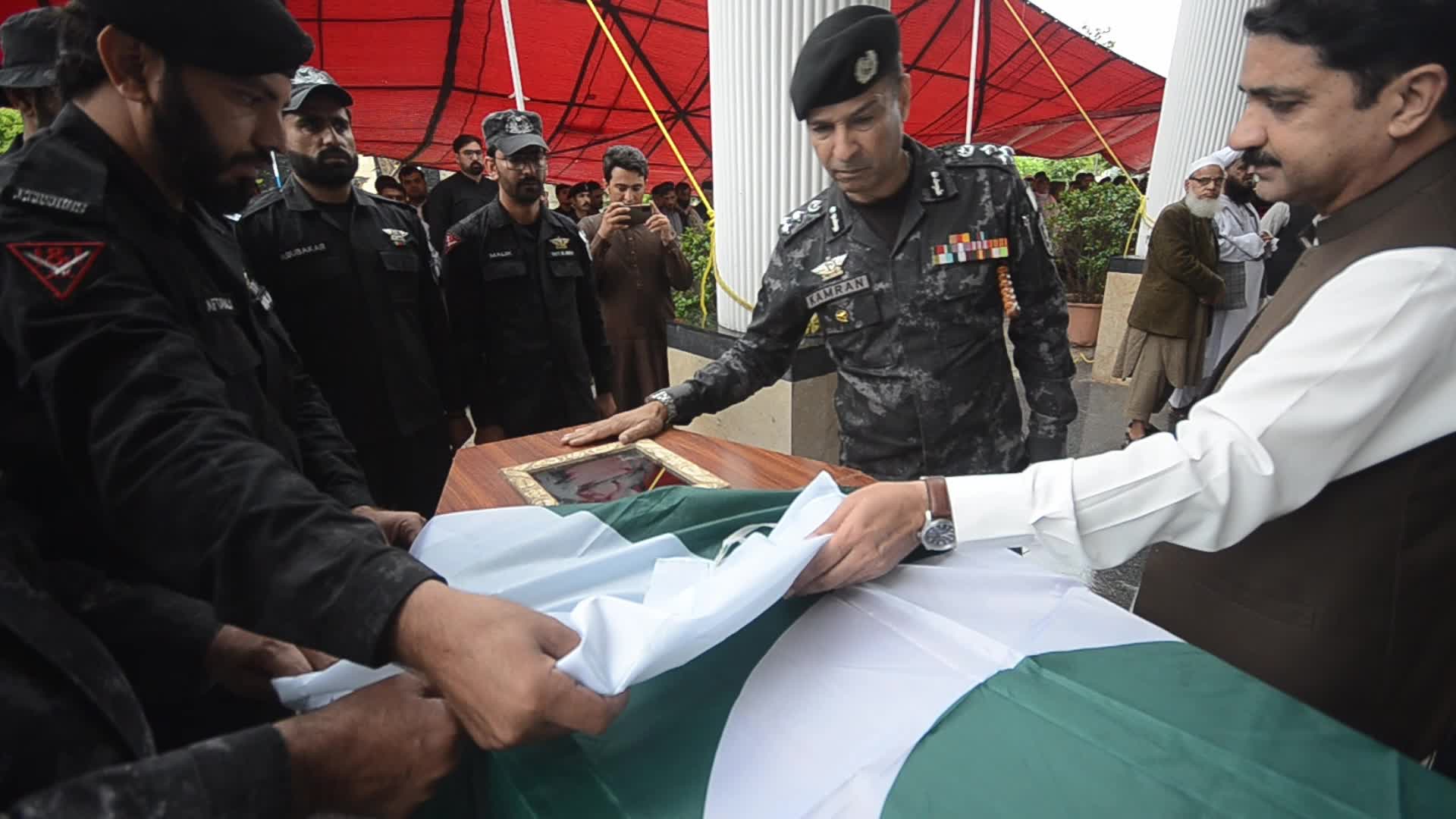 7 Including 5 Customs Officials Dead in Attack in Dera Ismail Khan
