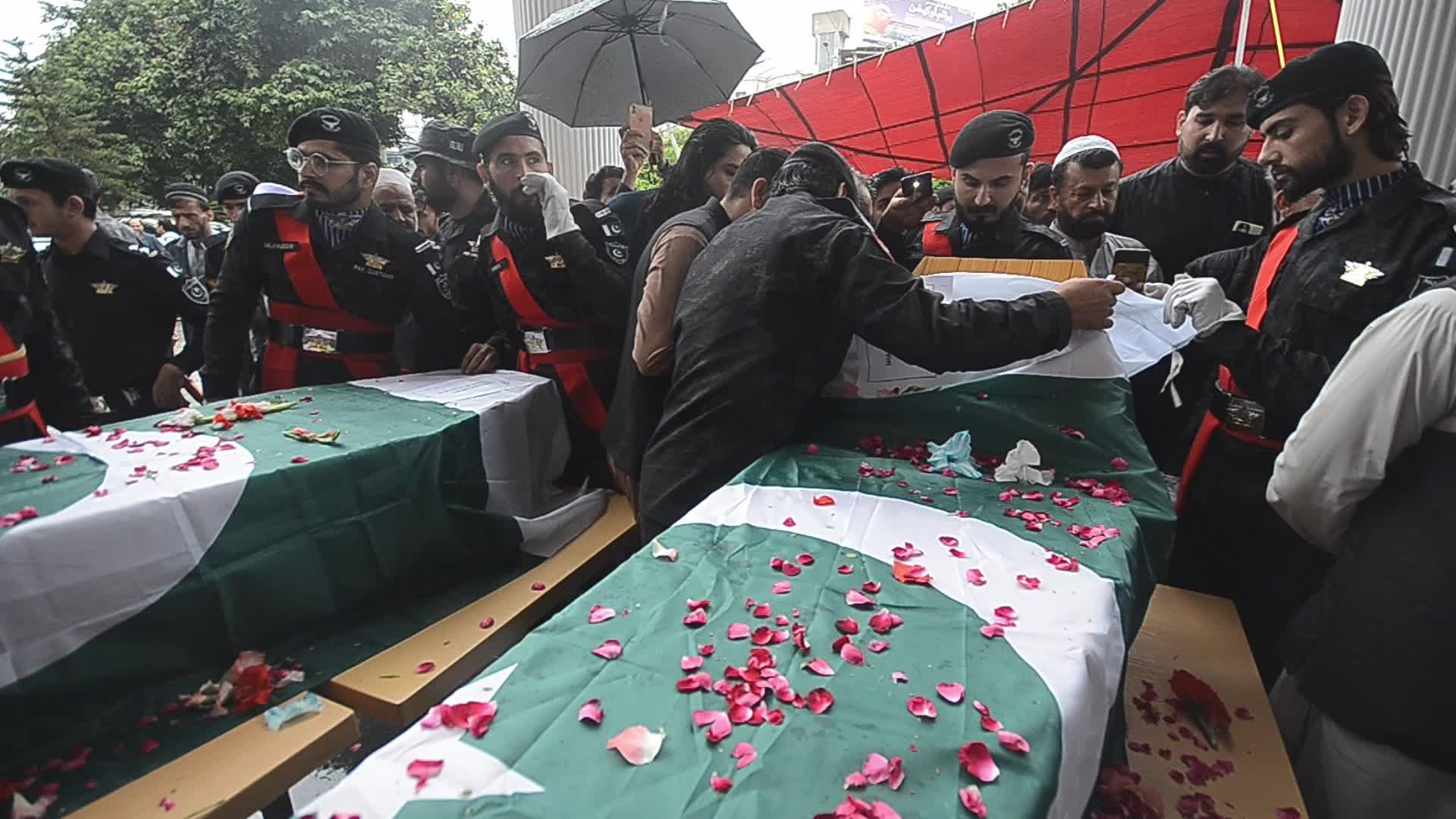 7 Including 5 Customs Officials Dead in Attack in Dera Ismail Khan