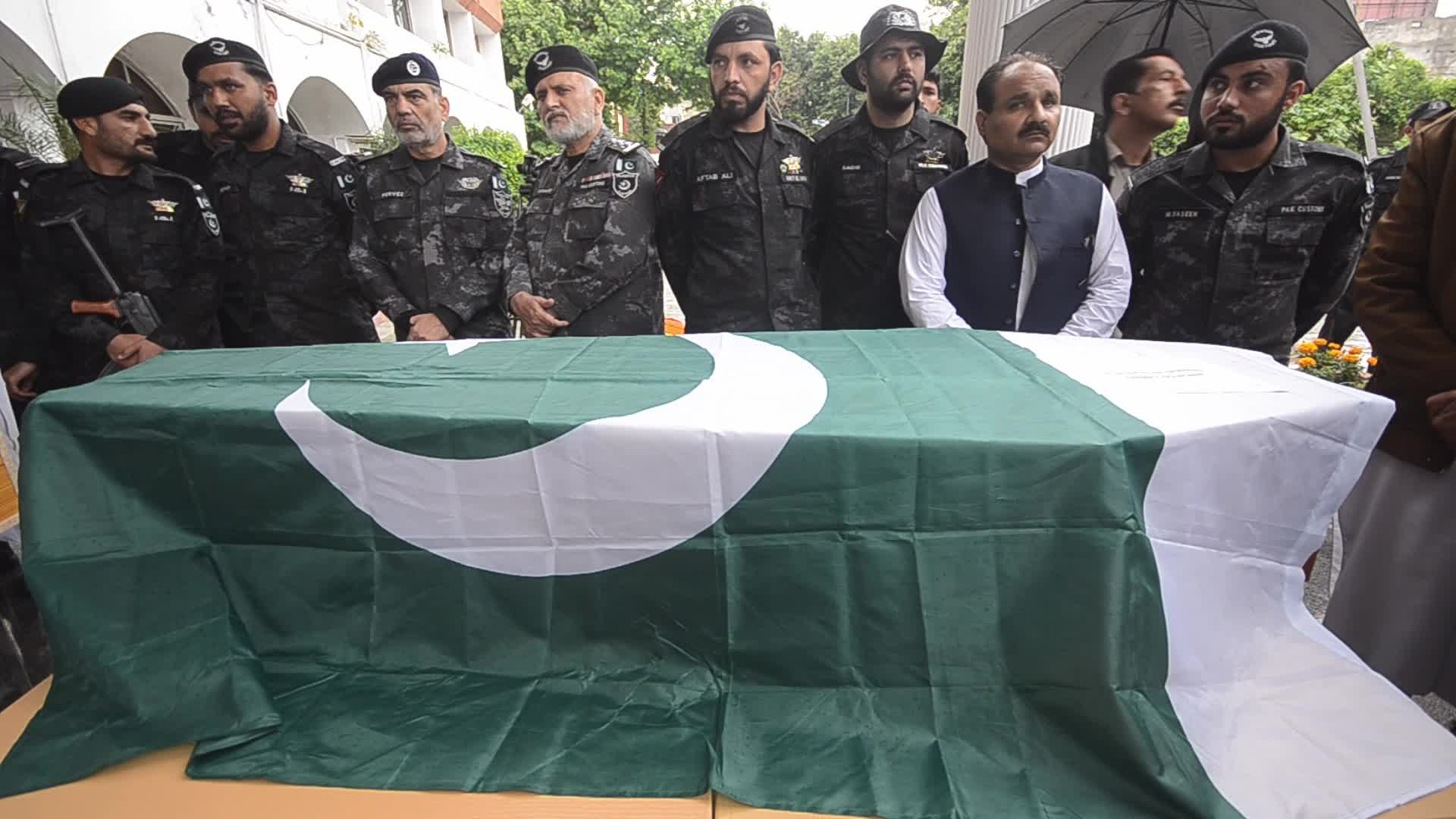 7 Including 5 Customs Officials Dead in Attack in Dera Ismail Khan