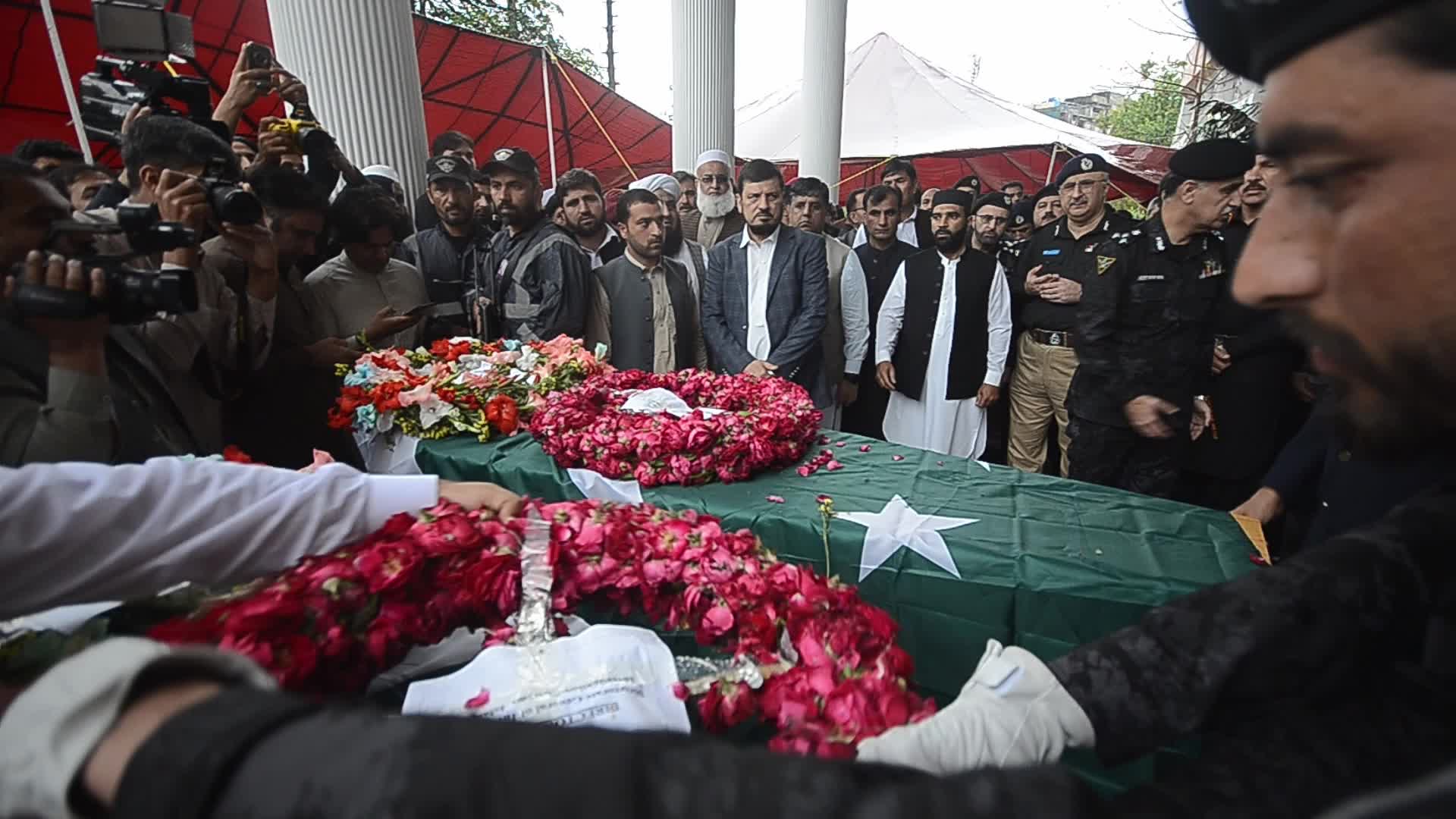 7 Including 5 Customs Officials Dead in Attack in Dera Ismail Khan