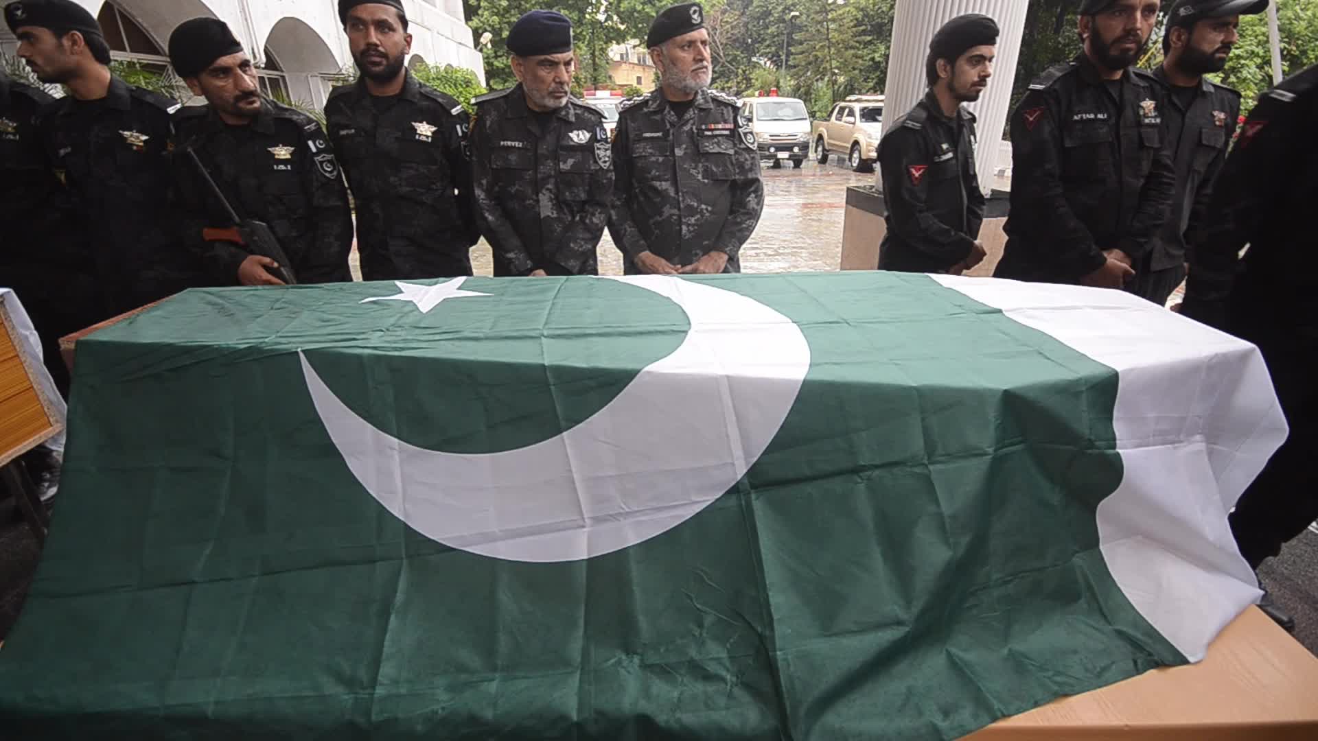 7 Including 5 Customs Officials Dead in Attack in Dera Ismail Khan