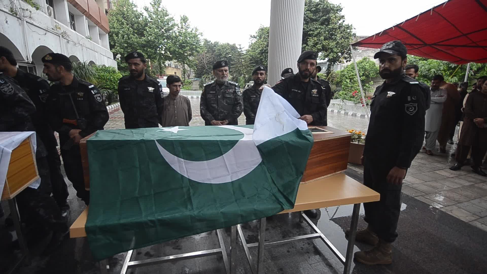 7 Including 5 Customs Officials Dead in Attack in Dera Ismail Khan