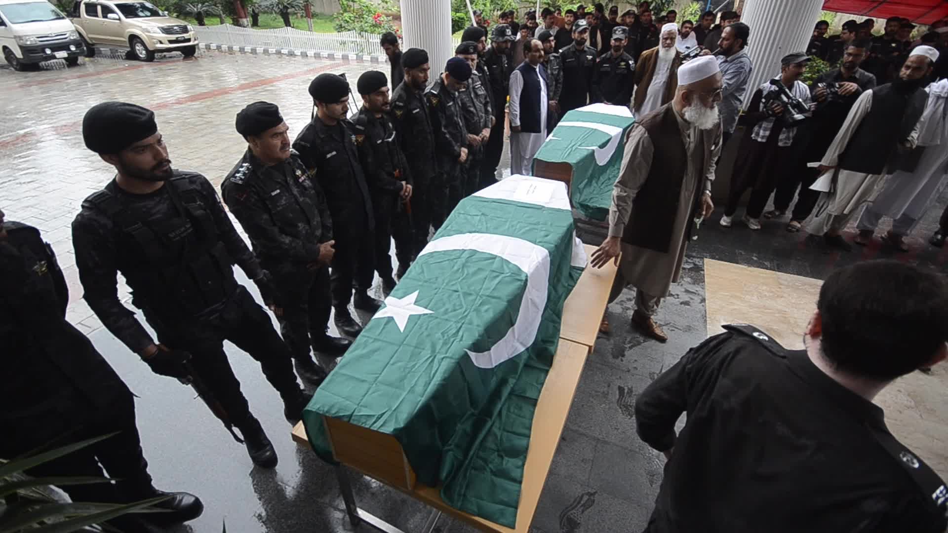 7 Including 5 Customs Officials Dead in Attack in Dera Ismail Khan