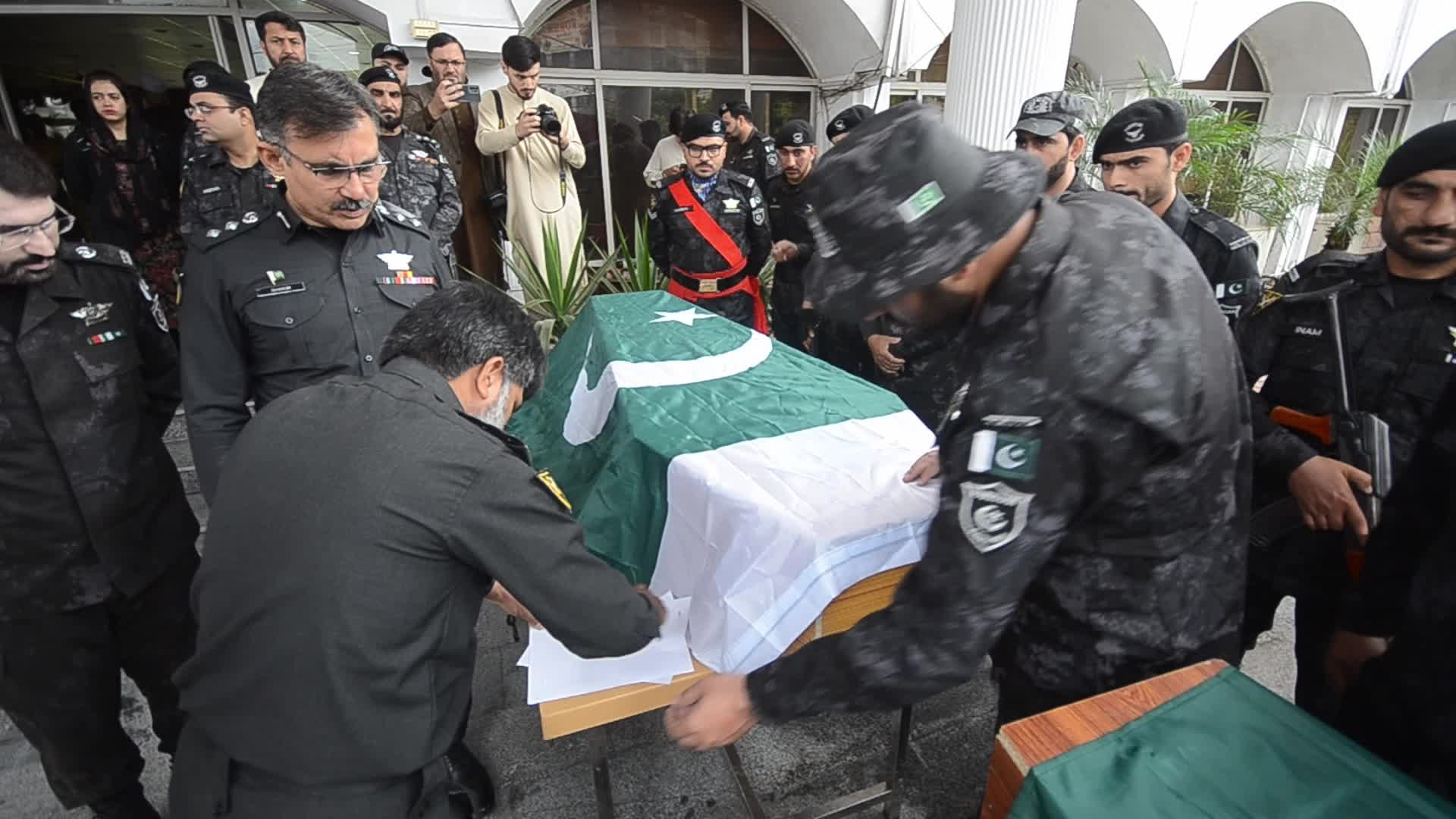 7 Including 5 Customs Officials Dead in Attack in Dera Ismail Khan