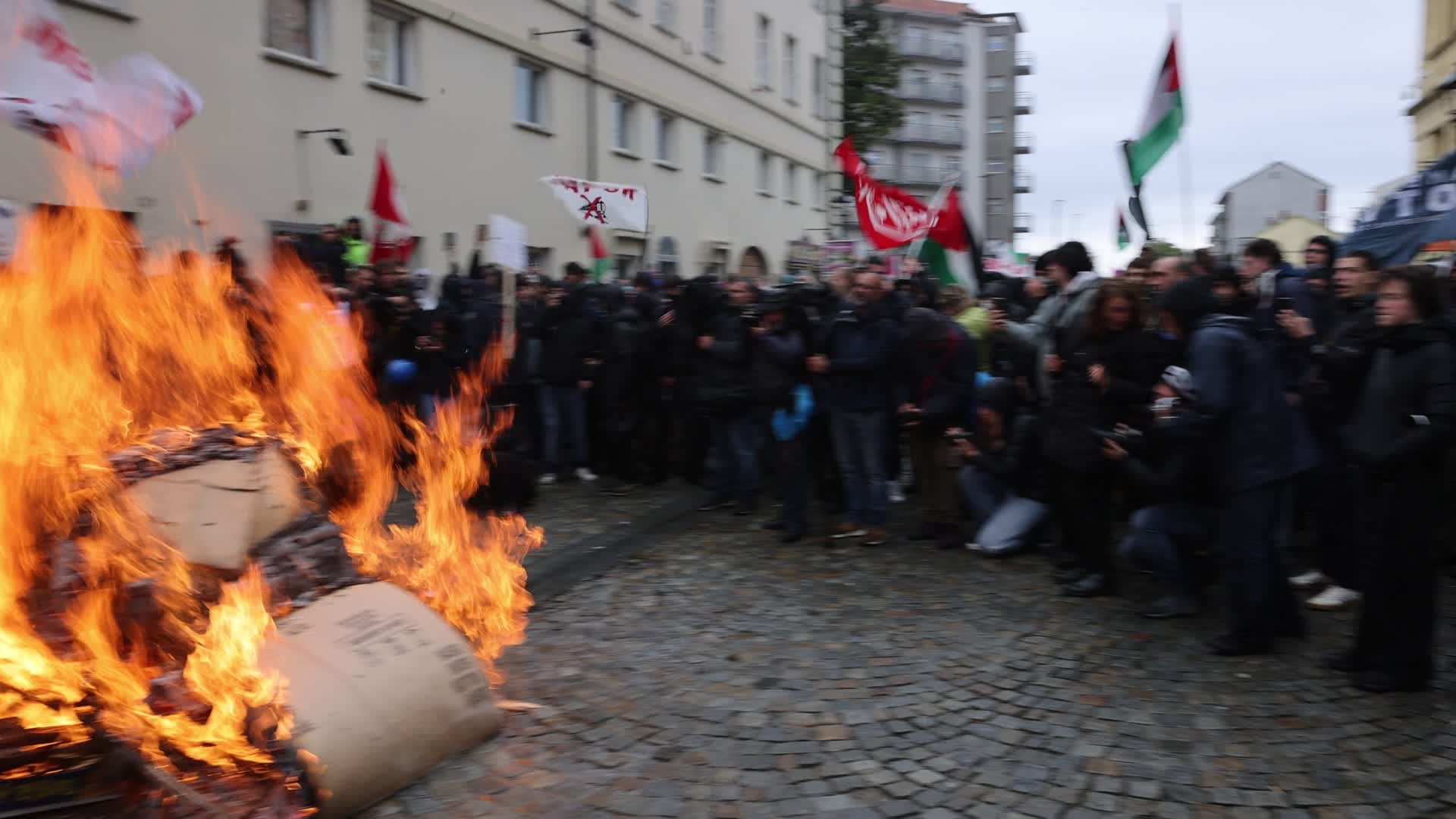 Protest against the G7 for the climate