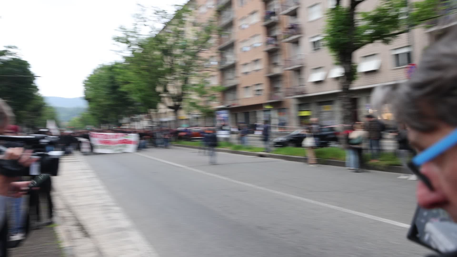  Tension at the Turin protest against G7: the police use water cannons during the clashes.