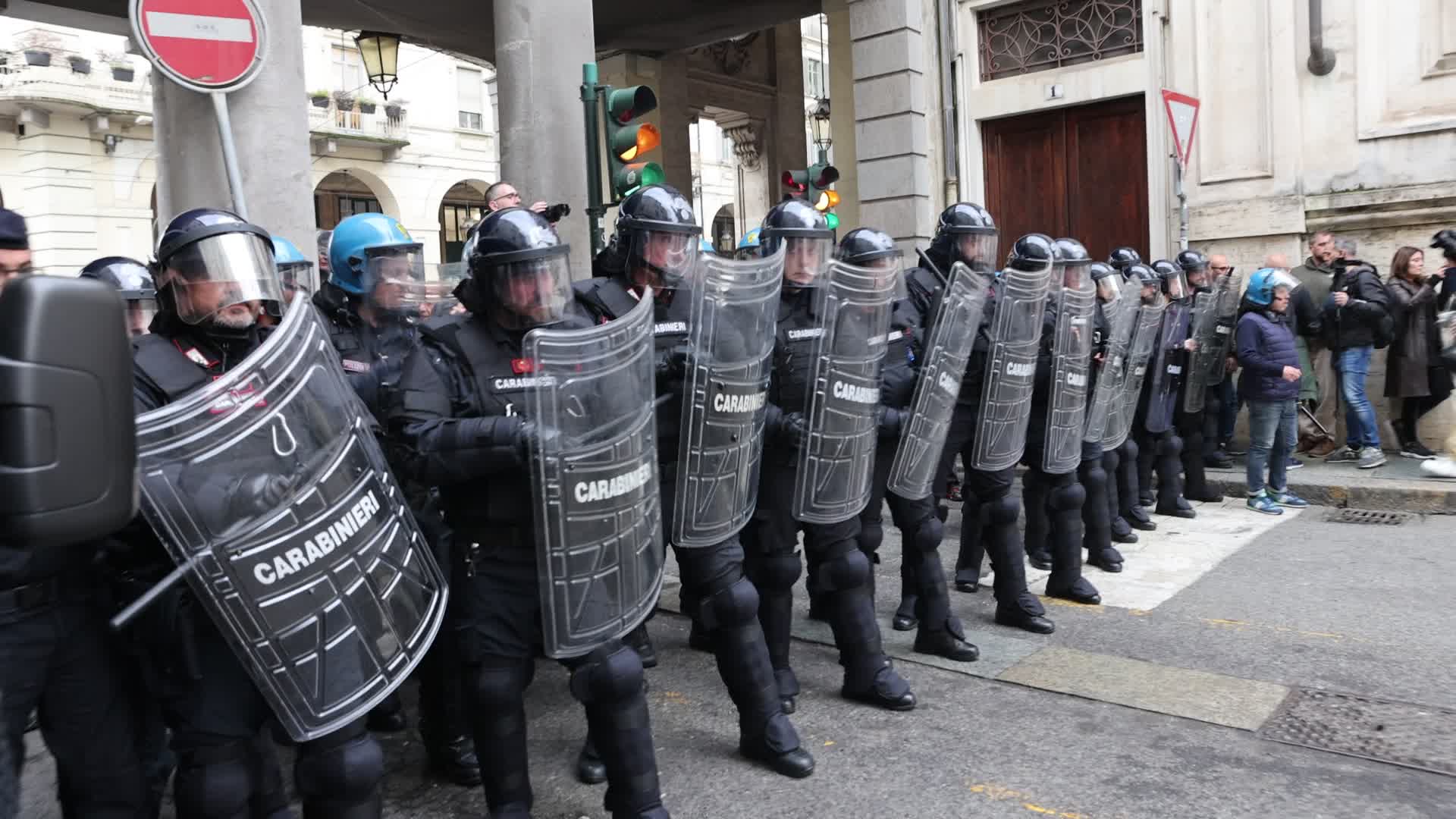  Tension at the Turin protest against G7: the police use water cannons during the clashes.