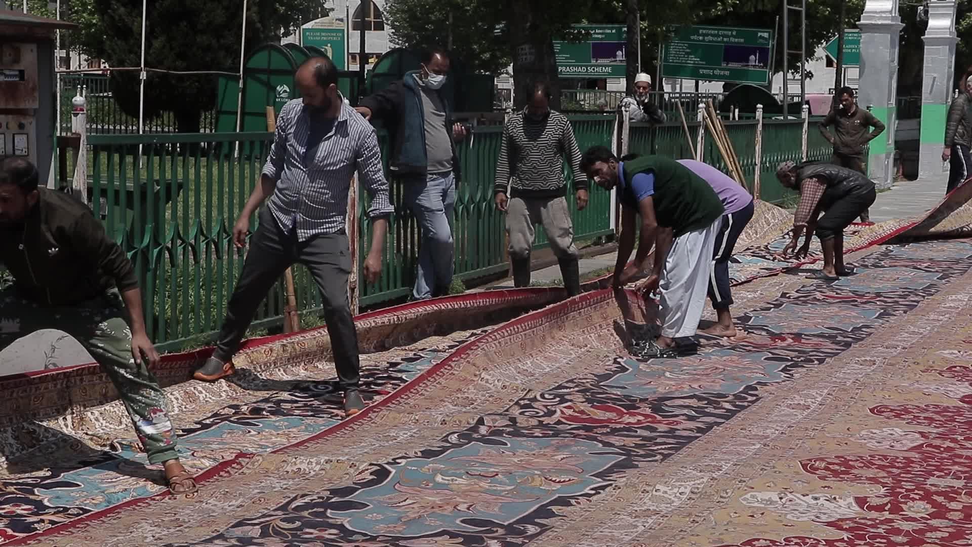 Kashmir’s carpet artisans claim to have made Asia’s largest hand-knotted carpet