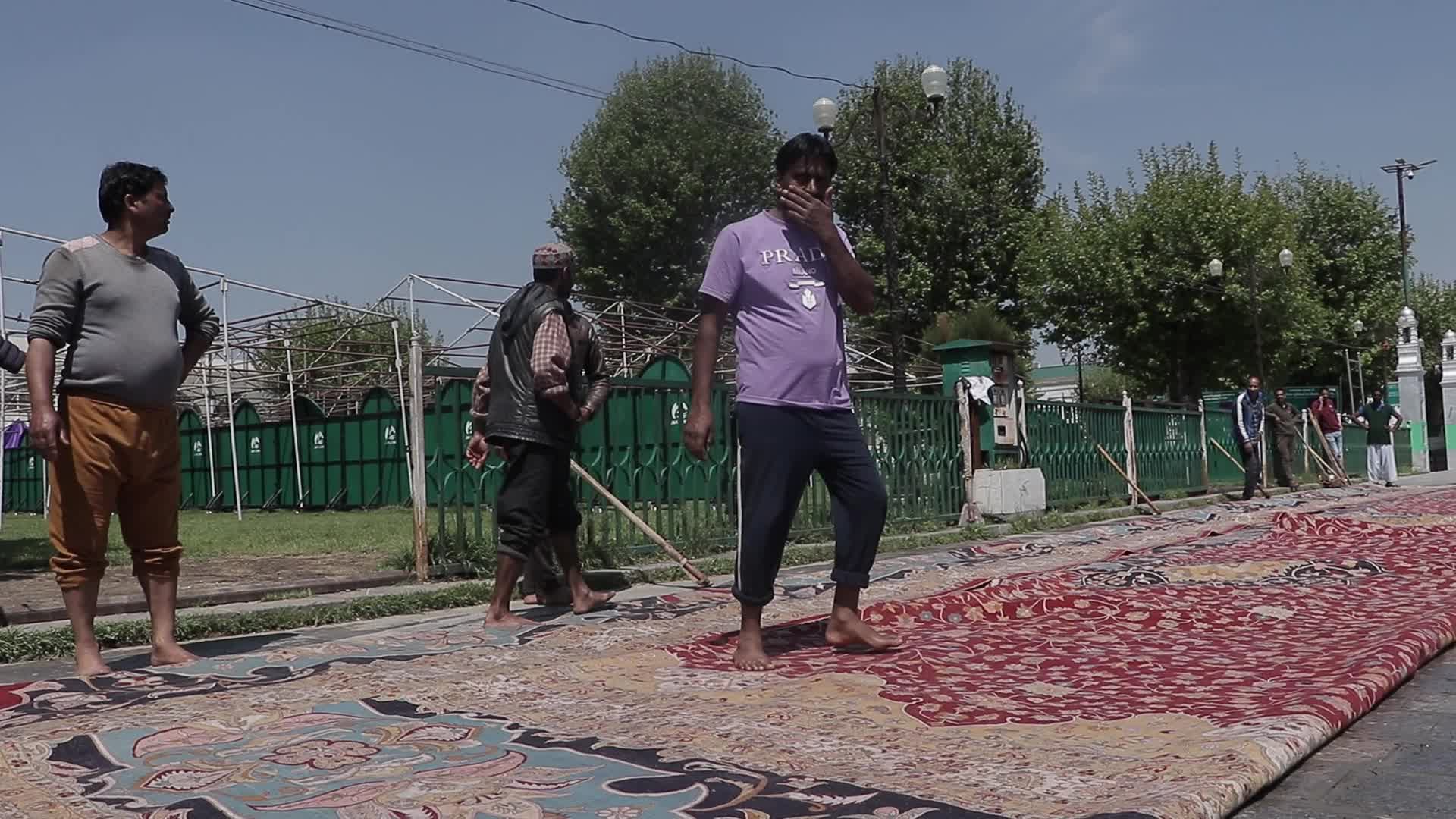 Kashmir’s carpet artisans claim to have made Asia’s largest hand-knotted carpet