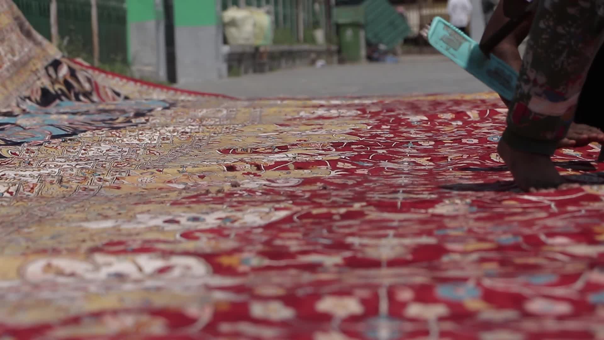 Kashmir’s carpet artisans claim to have made Asia’s largest hand-knotted carpet