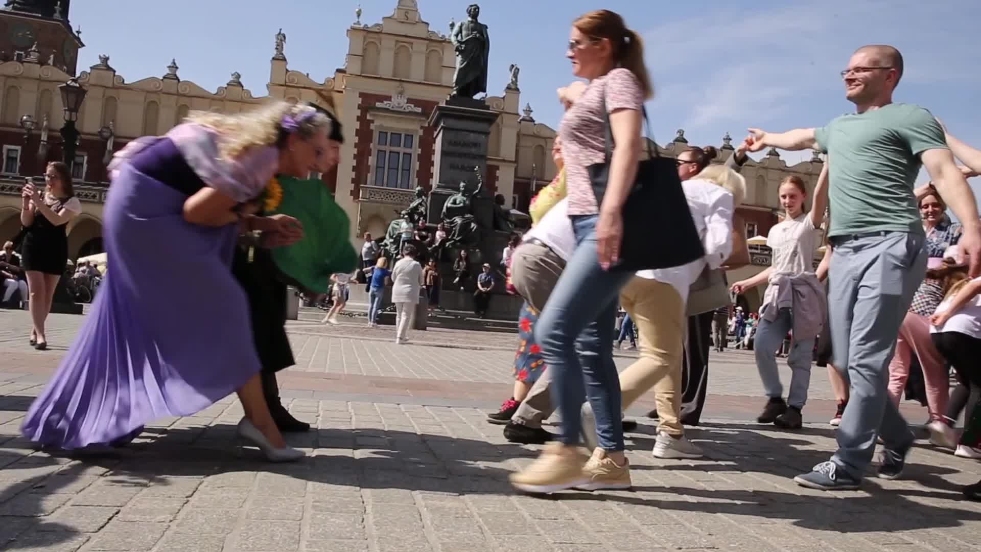 International Dance Day celebrated with Polonez in Krakow