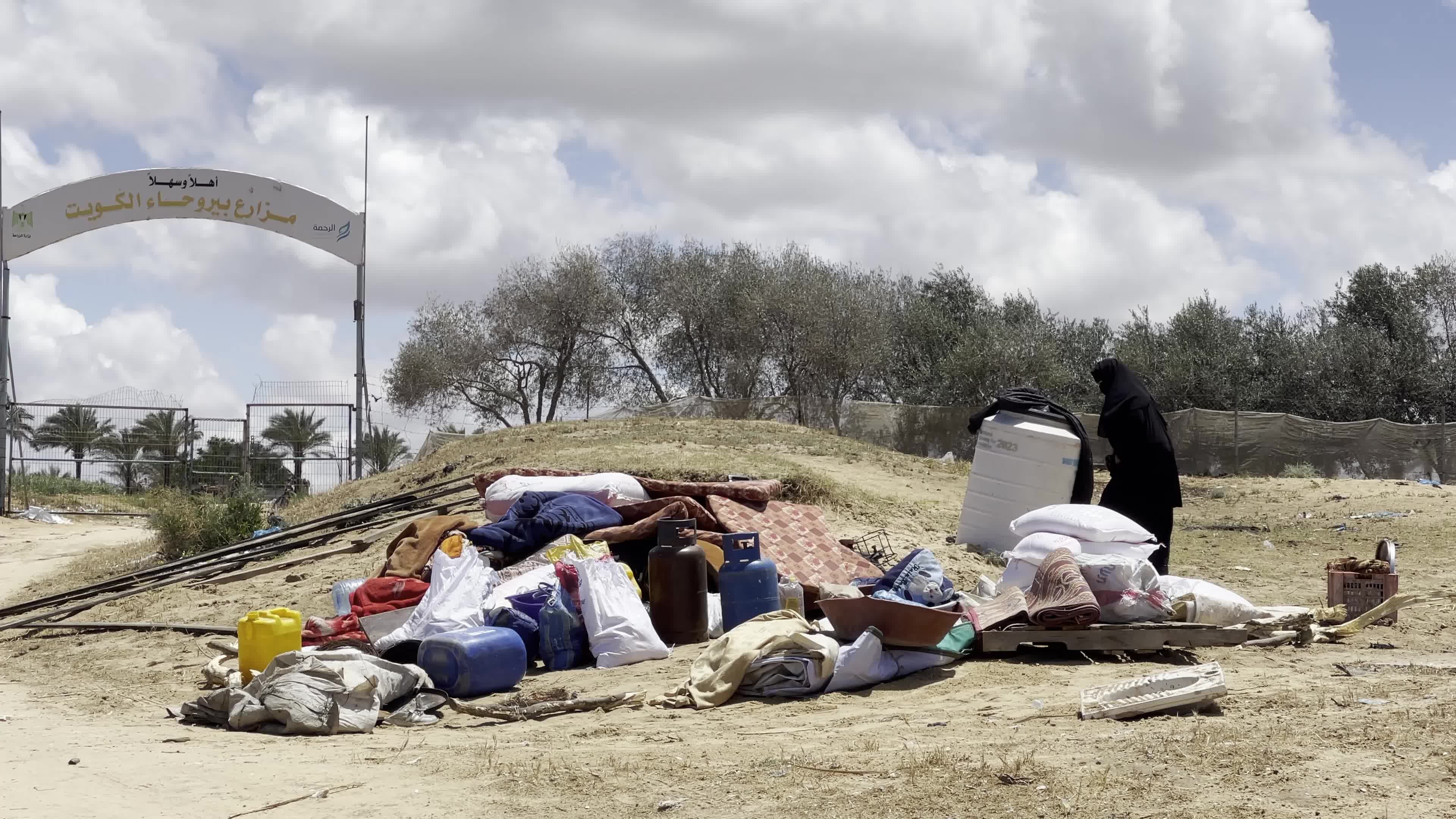 Displaced Palestinians Flee Rafah Following Evacuation Order