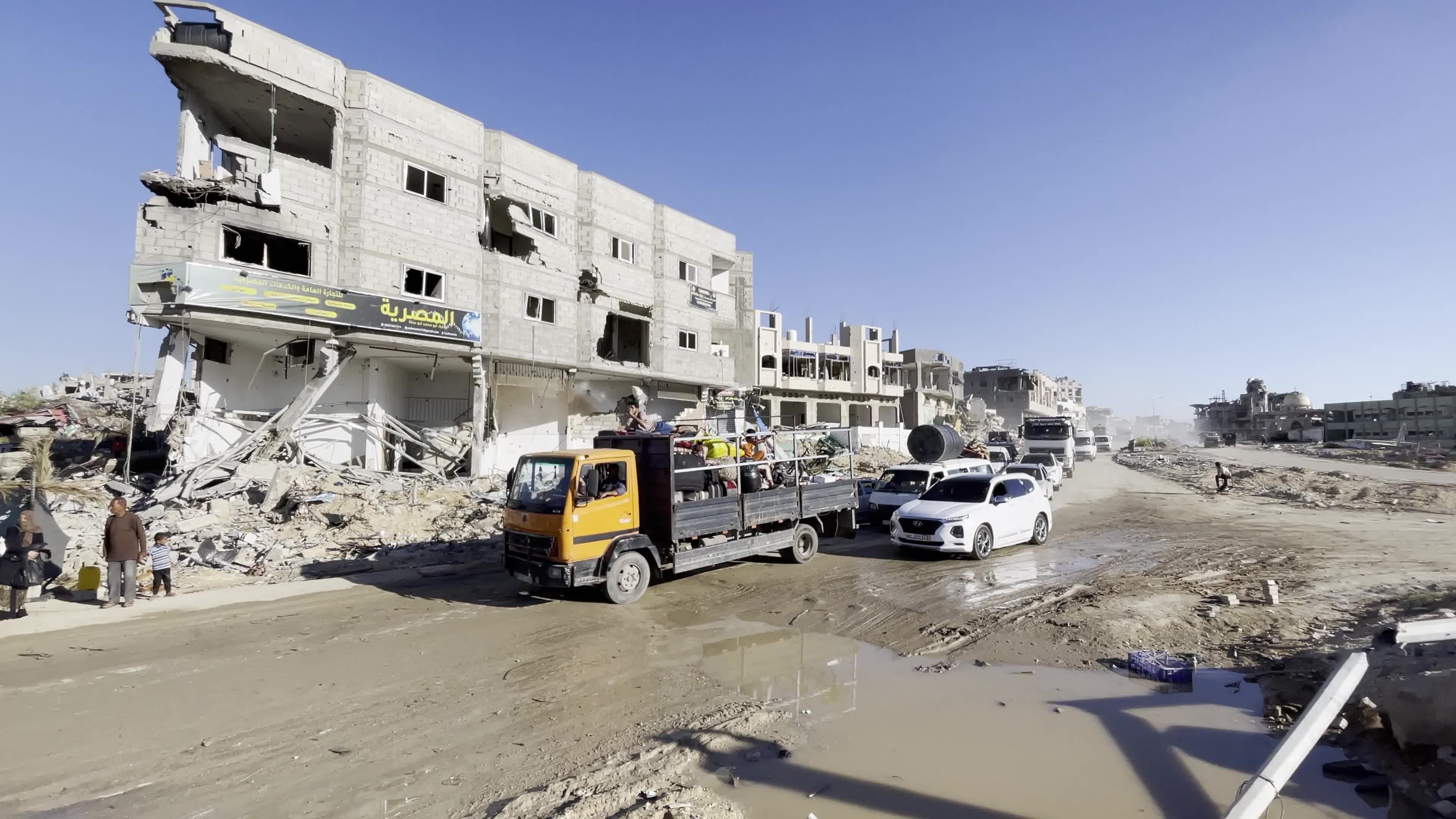 Displaced Palestinians Flee Rafah Following Evacuation Order