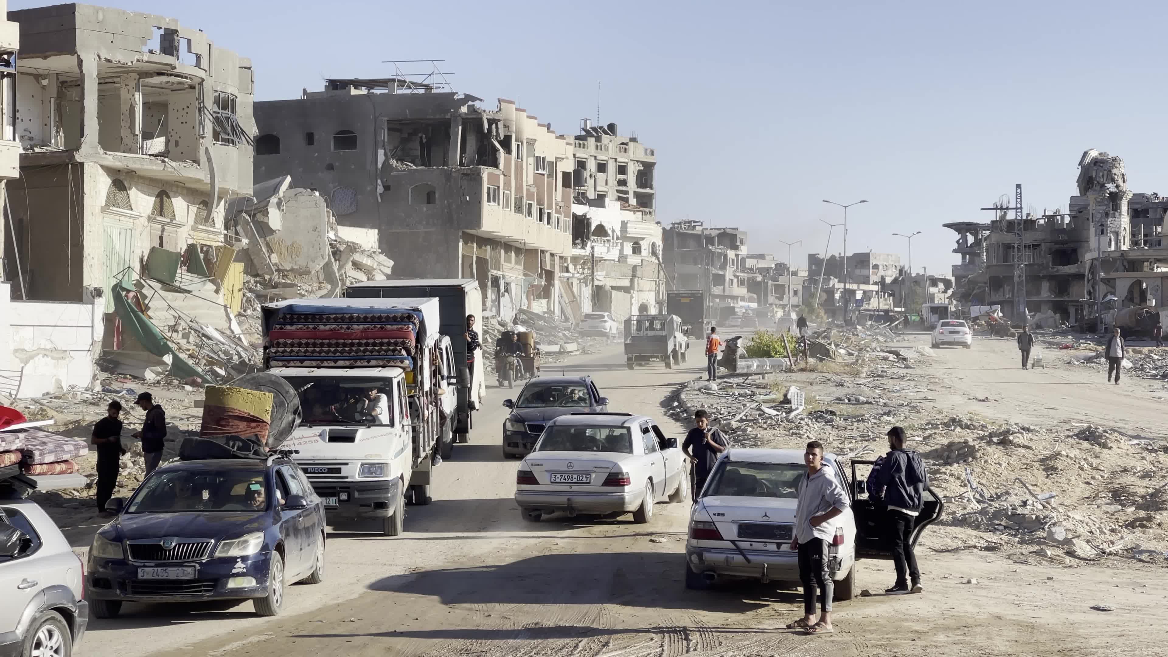 Displaced Palestinians Flee Rafah Following Evacuation Order