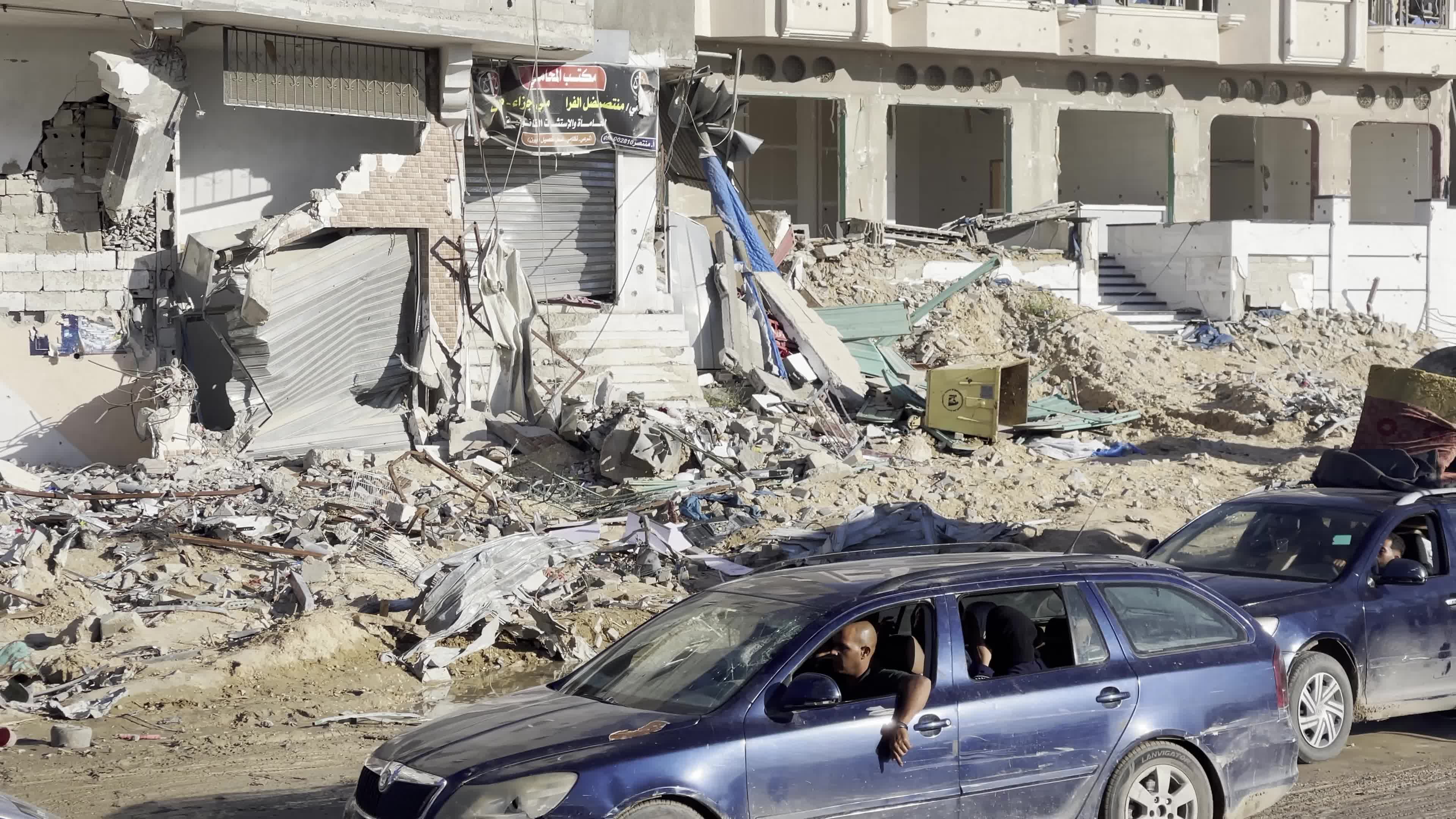 Displaced Palestinians Flee Rafah Following Evacuation Order